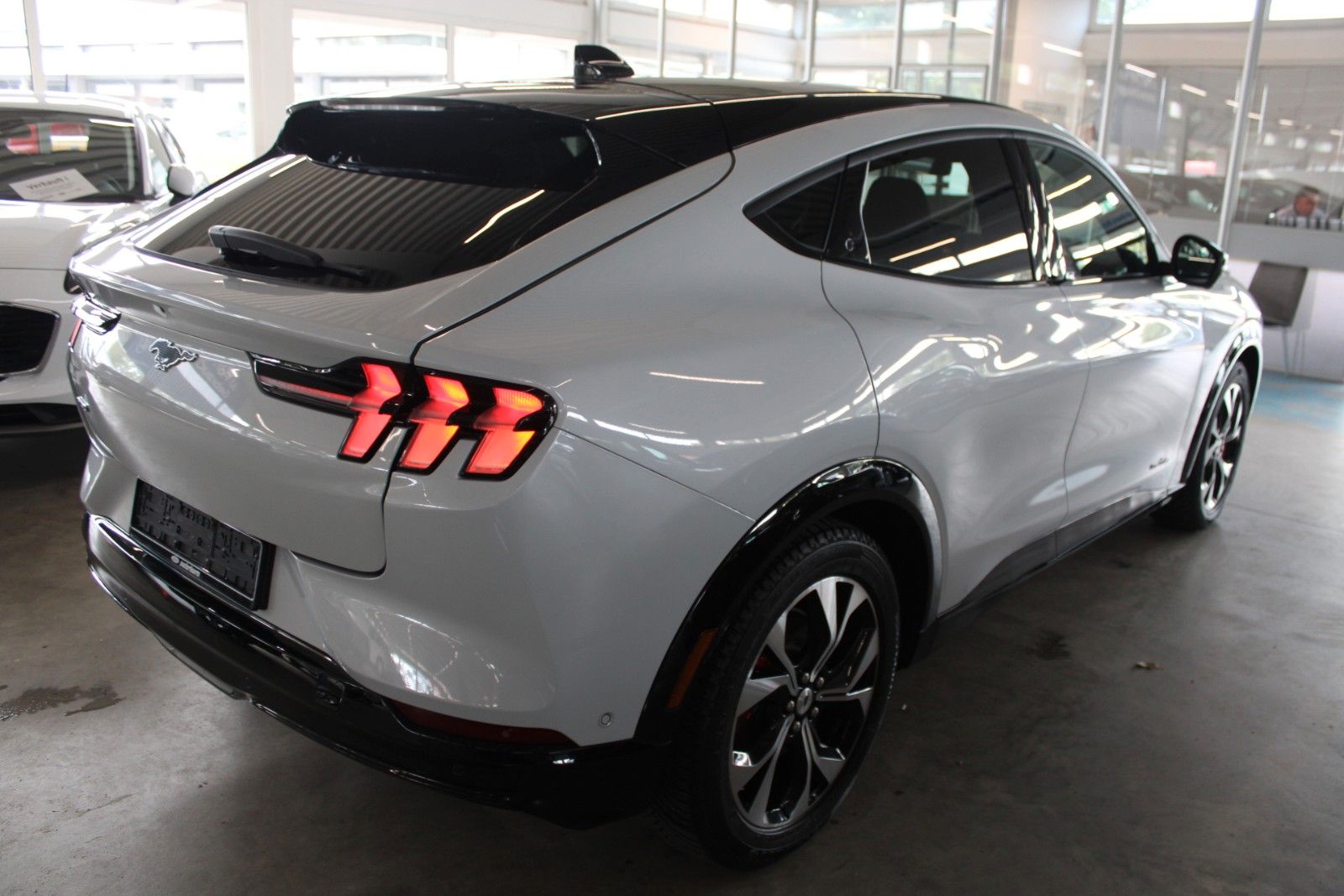 Fahrzeugabbildung Ford Mustang Mach-E AWD 76 kWh Top Ausstattung