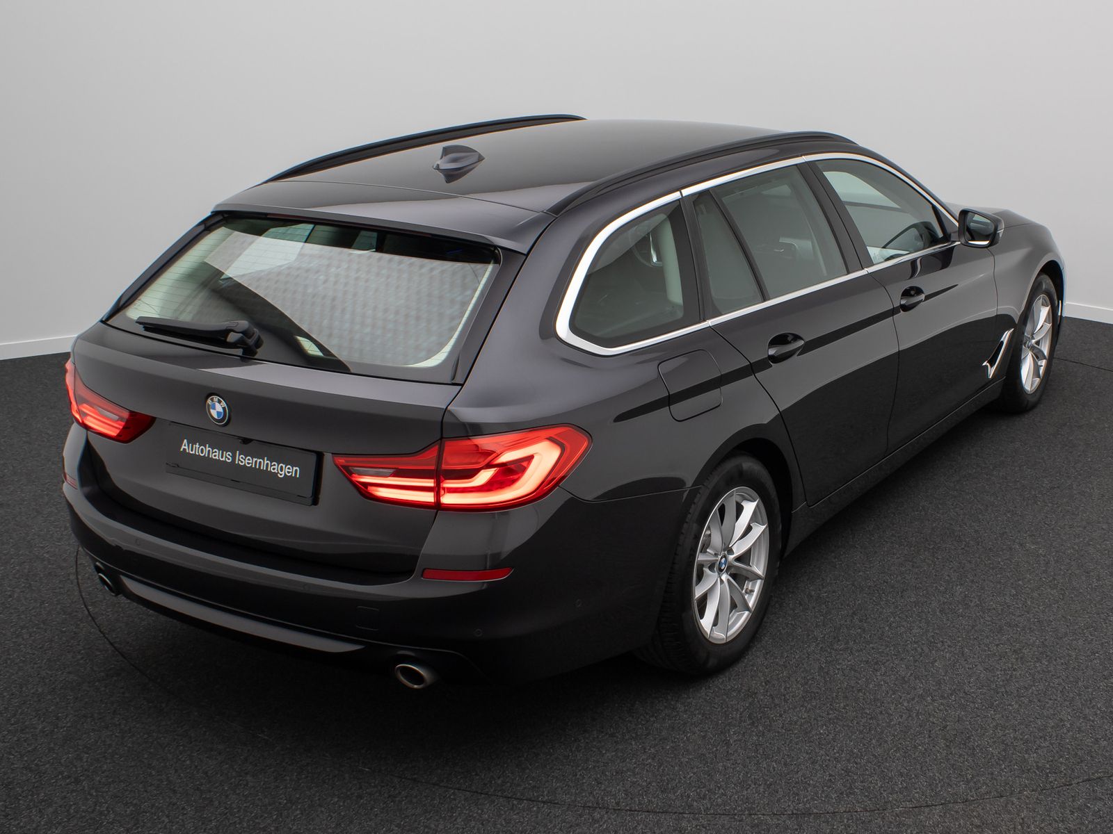 Fahrzeugabbildung BMW 520d Alarm AHK Komfort 360° HUD Belüftung Leder