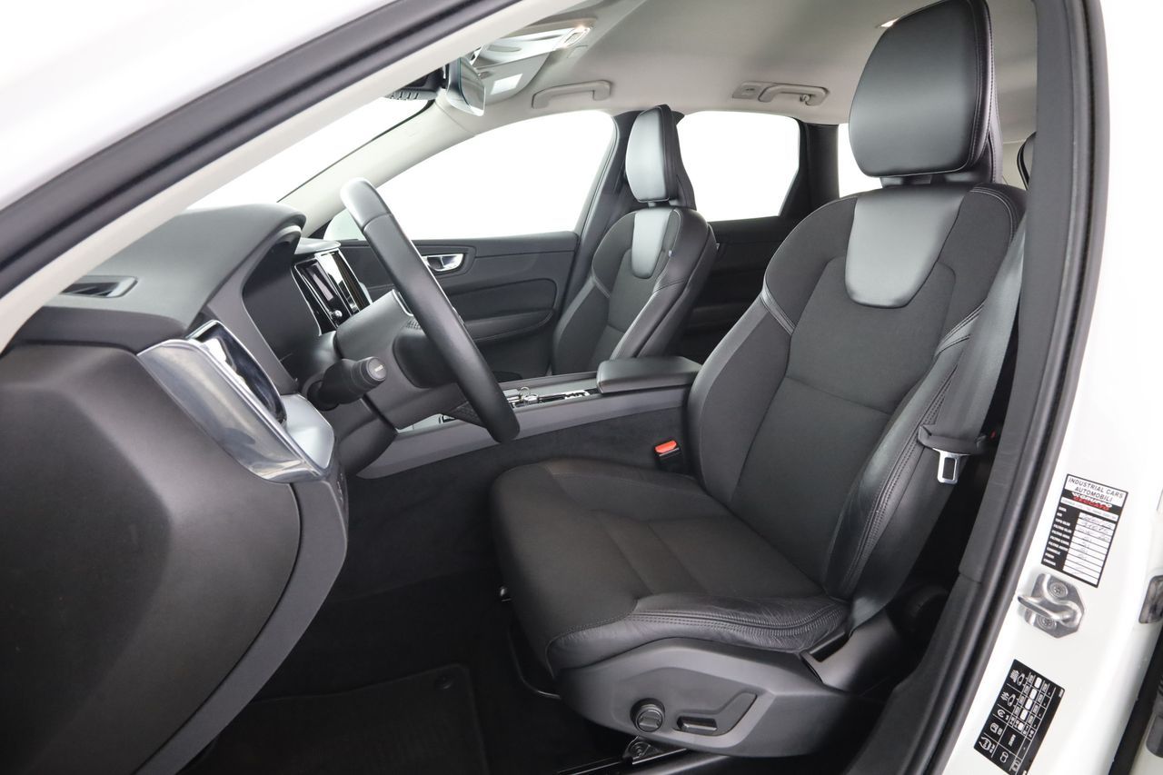 Volvo VOLVO XC60 (2017--->) XC60 B4 (d) automatico Mom imagem 2