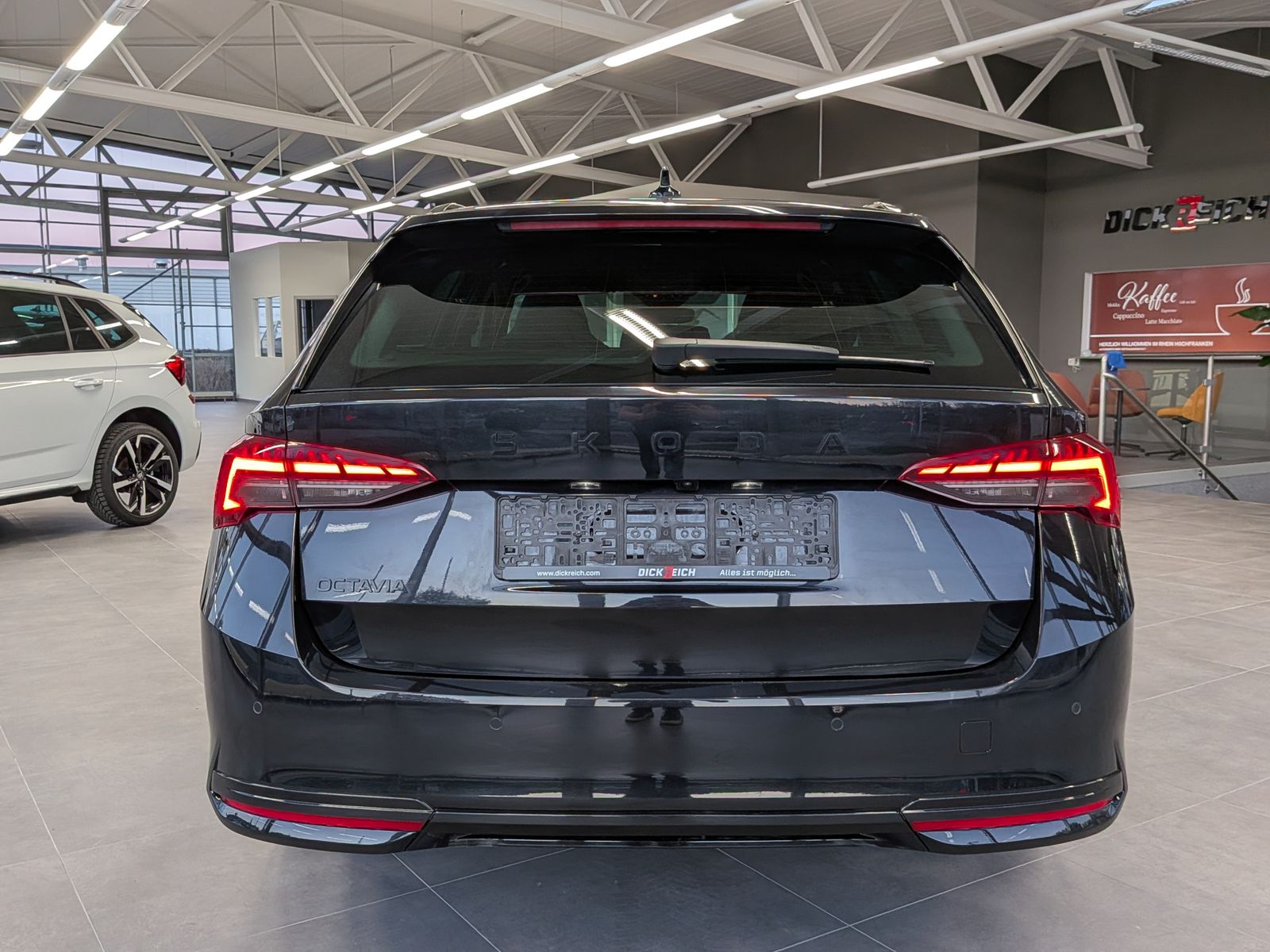 Fahrzeugabbildung SKODA Octavia 2.0 TDI DSG Sportline Matrix 5J-Garantie