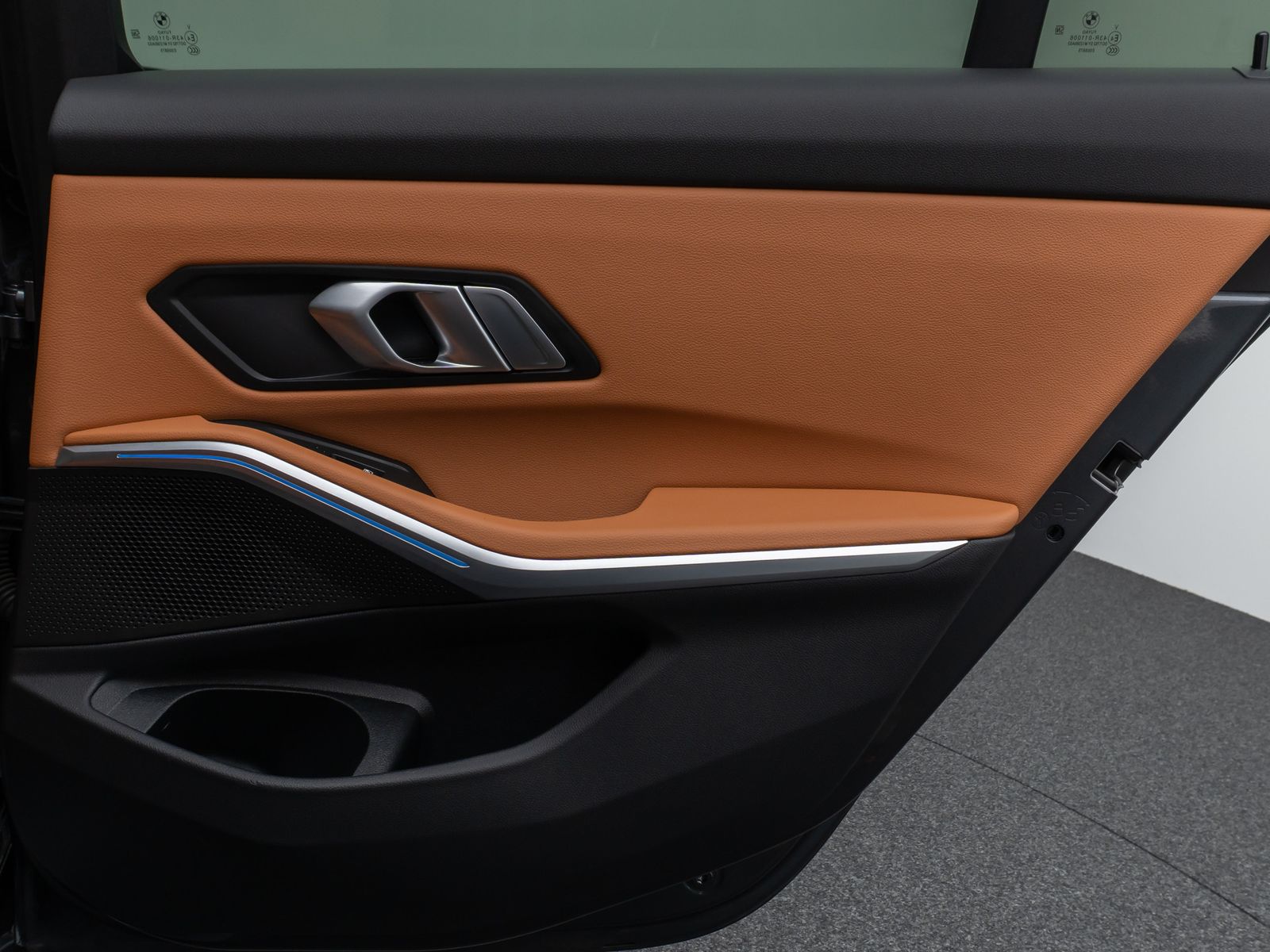 Fahrzeugabbildung BMW 330e  M Sport Kamera Laser HUD DAB HiFi Komfort