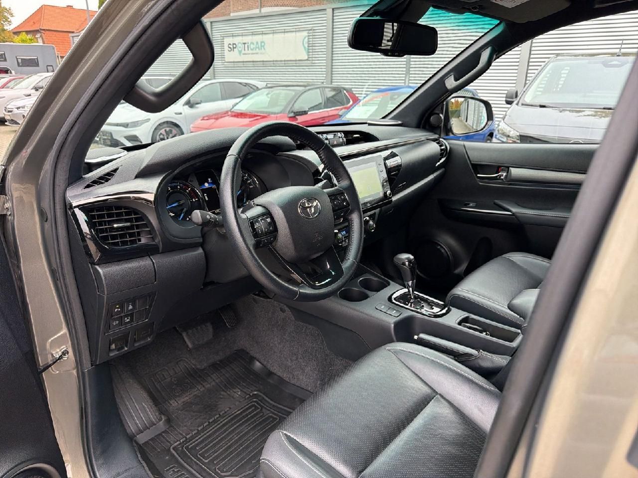 Fahrzeugabbildung Toyota Hilux Double Cab Invincible 4x4