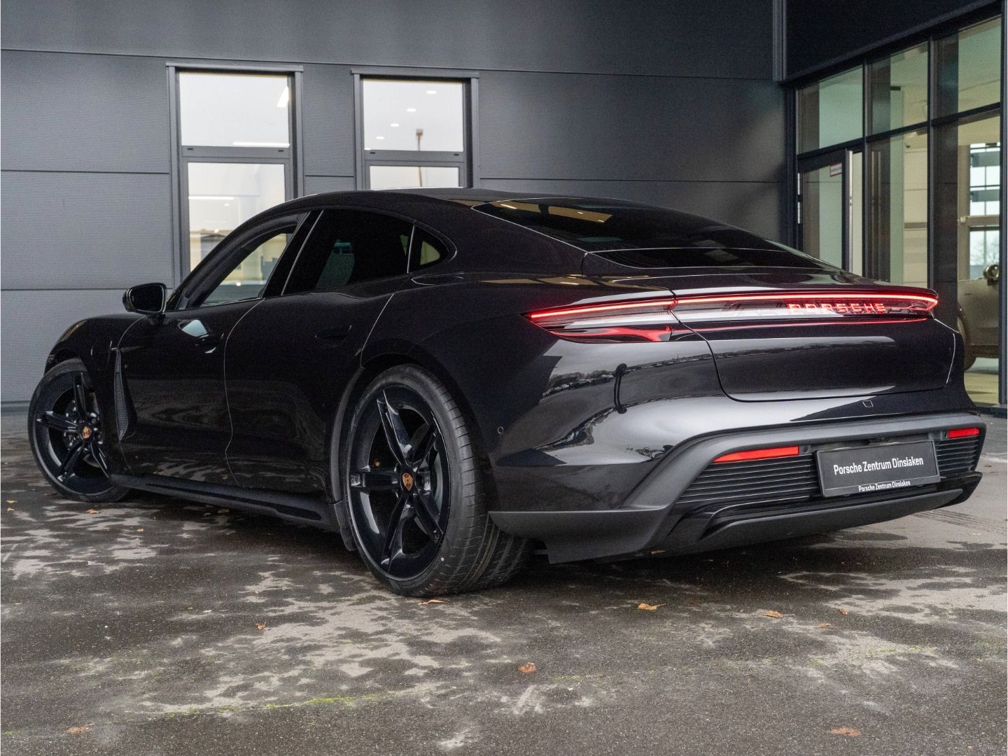 Porsche Taycan Black Edition SportDesign Chrono ACC 18-W imagem 3