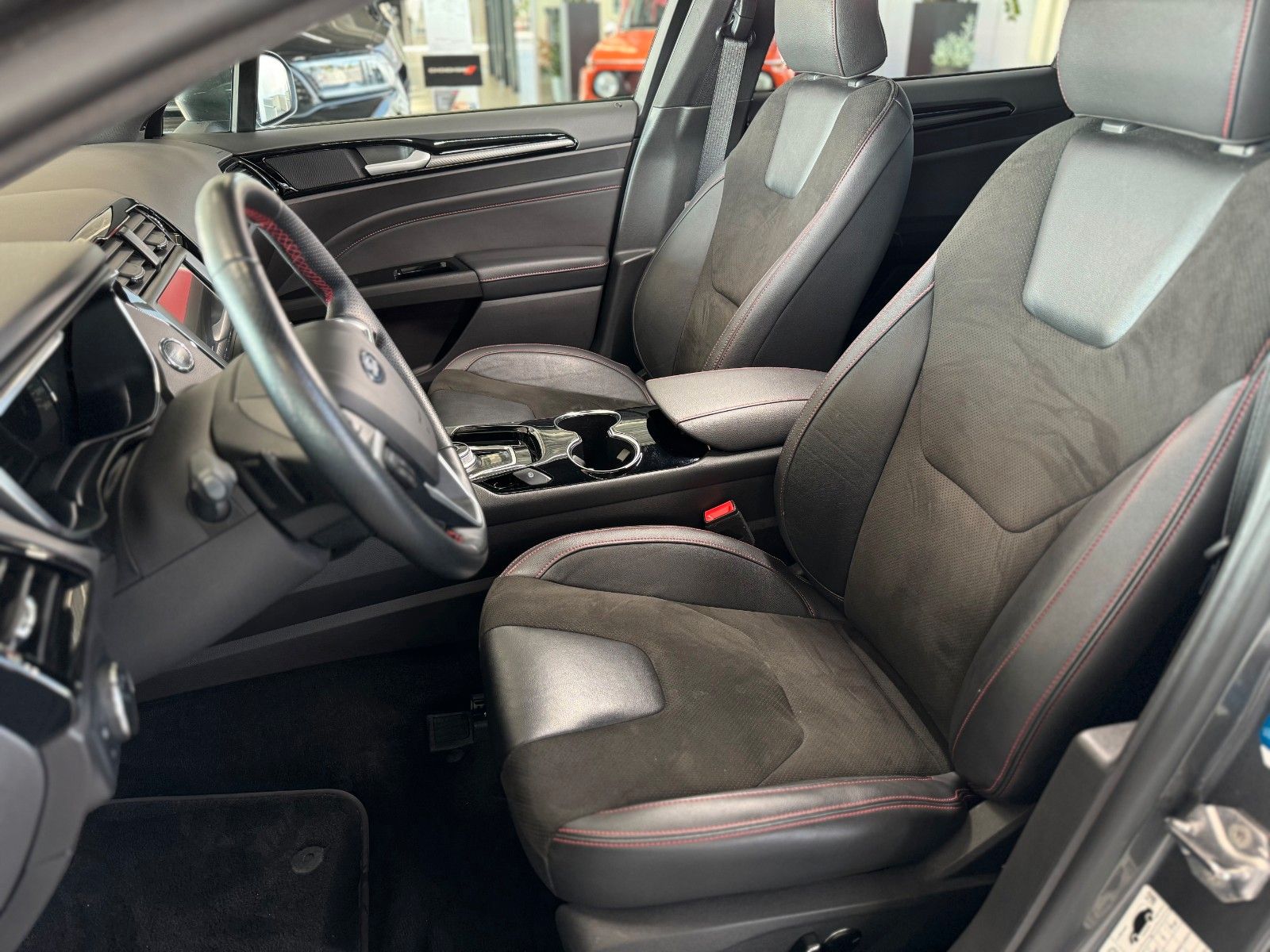 Fahrzeugabbildung Ford Mondeo Turnier 2.0 TDCI Automatik ST-Line "AHK"