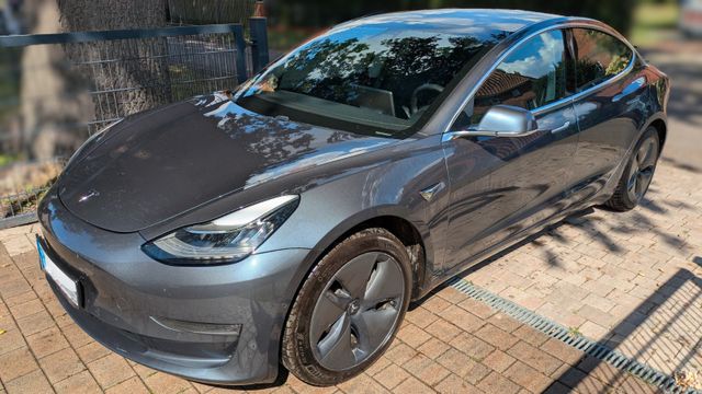 TESLA Model 3 Langstreckenbatterie - Allradantrieb...