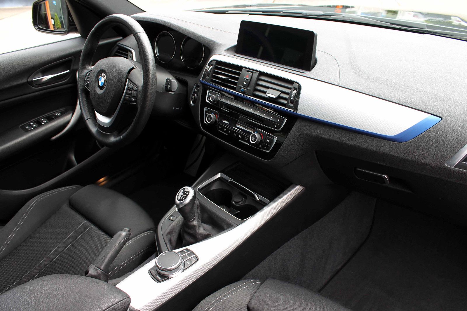 Fahrzeugabbildung BMW 118i F20 Edition M-Sport Shadow LED SHZ NAV KAM