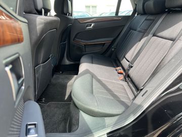 Mercedes E 200 - 12