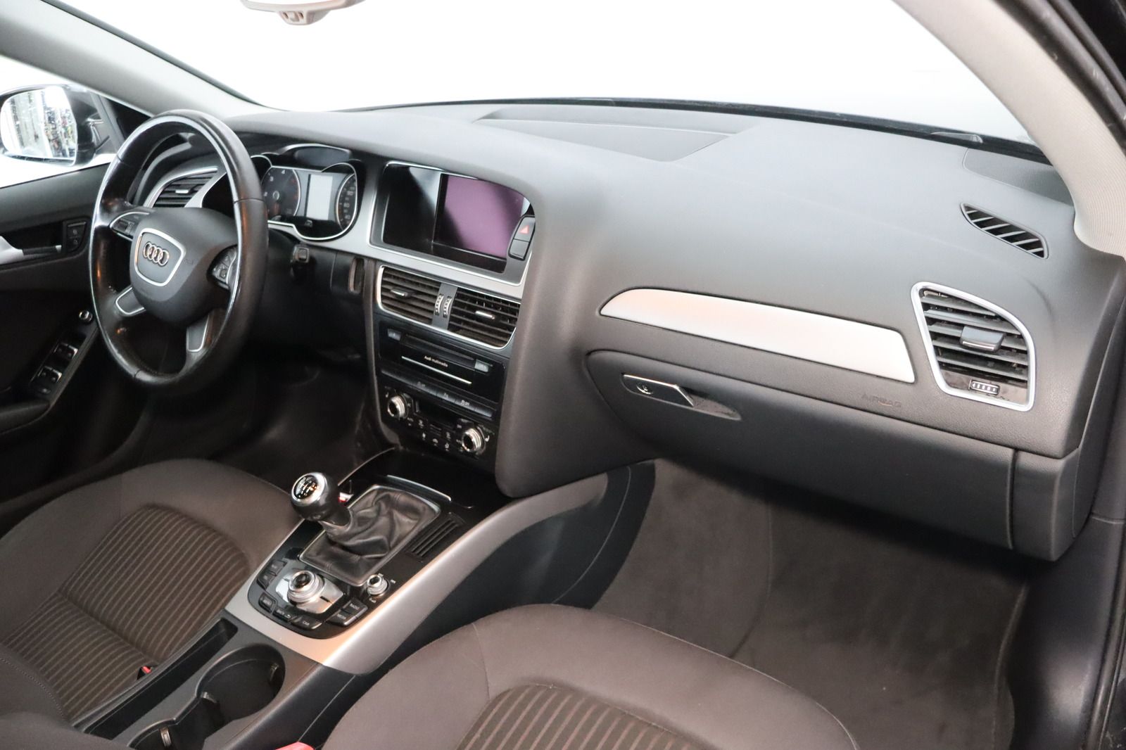 Fahrzeugabbildung Audi A4 2.0 TDI  Avant * Bi-Xenon * Navi * PDC