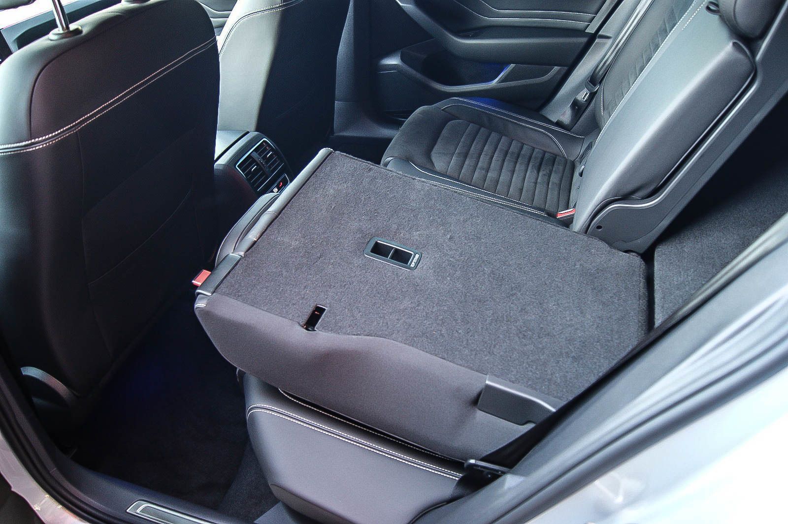 Fahrzeugabbildung Volkswagen Passat Variant 2.0 TDI Elegance VIRTUAL MATRIX