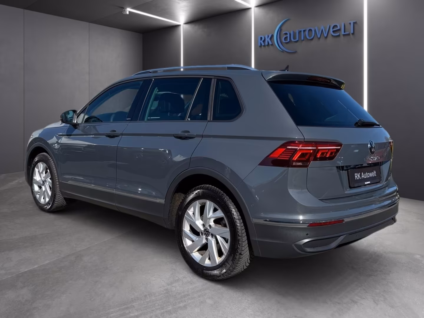 Volkswagen Tiguan Active 1.5 TSI StandHZG AHK-klappbar Navi, миниатюра 5