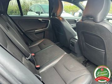 Volvo V60 Cross Country - 11