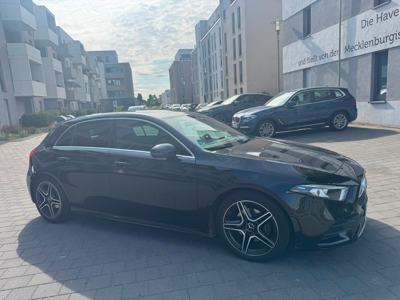 MERCEDES-BENZ A-Klasse 180 AMG Line im Top-Zustand