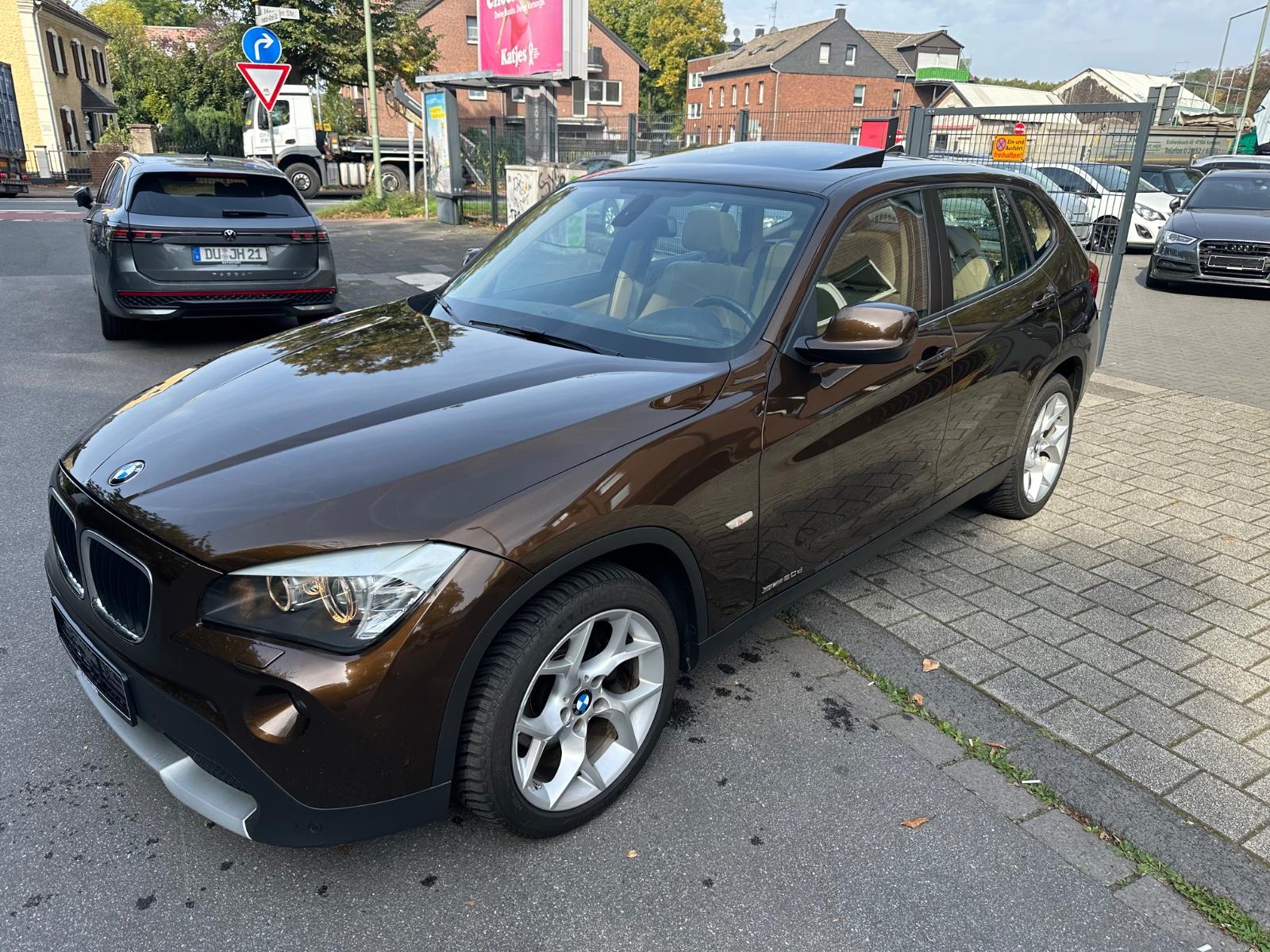 BMW X1 sDrive 20 d Automatik/Leder/Panorama