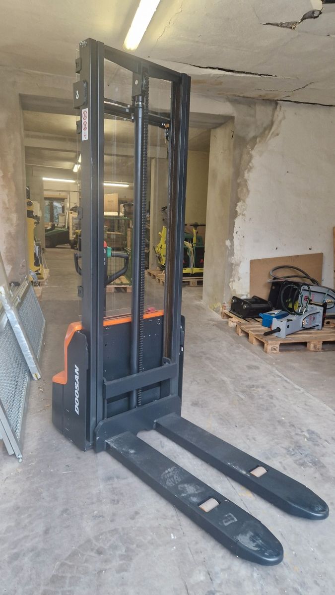 DOOSAN Lithium Hochhubwagen 1,2 T