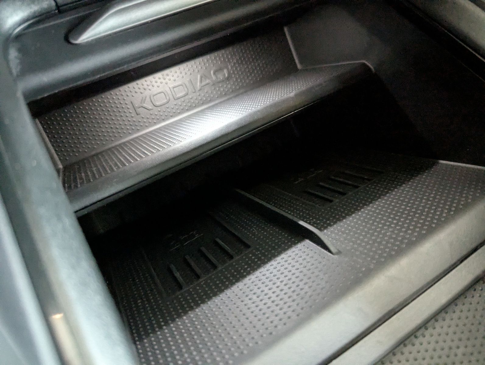 Fahrzeugabbildung SKODA Kodiaq 2.0 TDI Sportline 7-Sitze ACC Memory 20"
