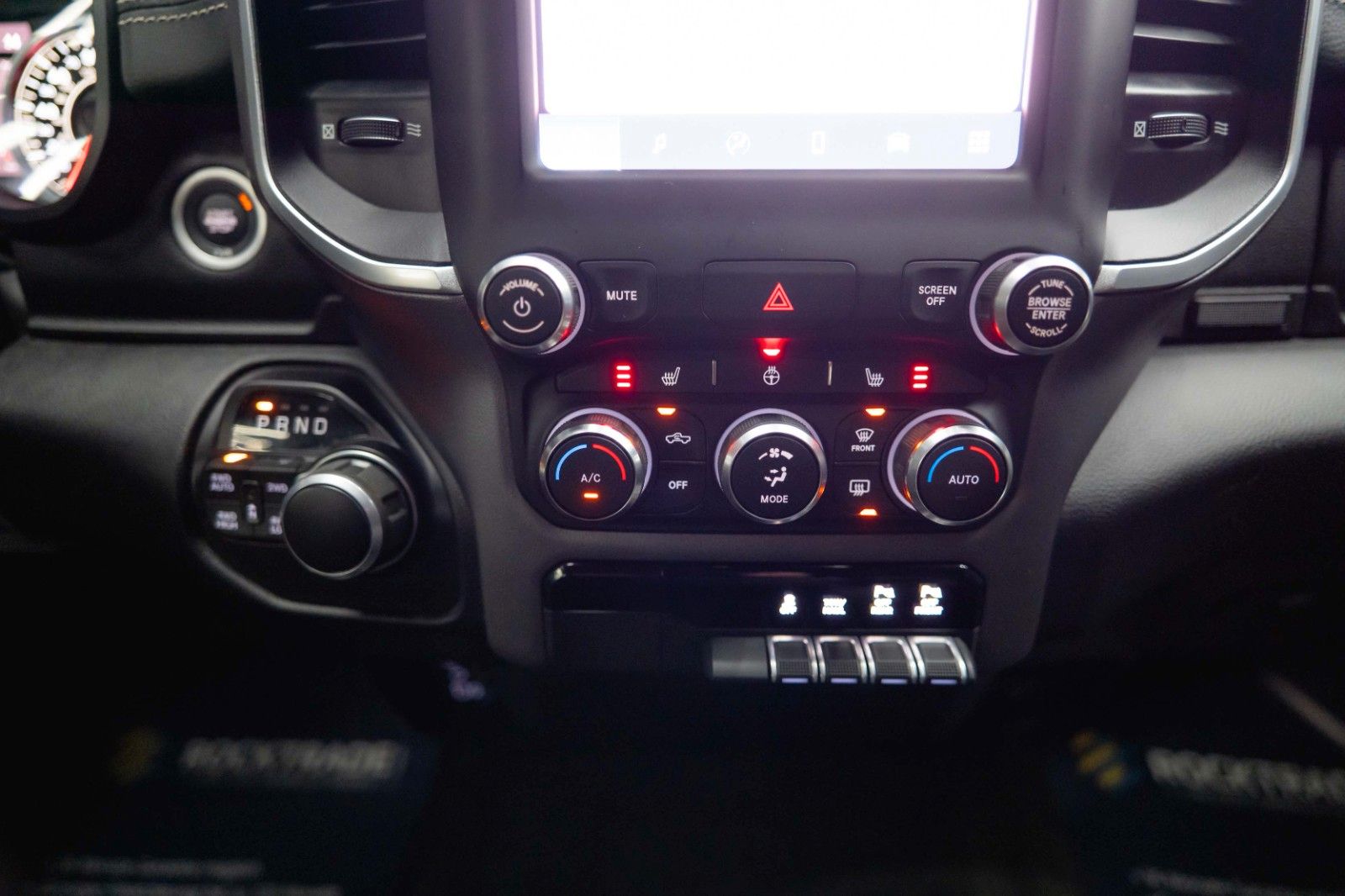Fahrzeugabbildung Dodge RAM 5.7 V8 HEMI 4x4 OFFROAD Night-Paket Limited