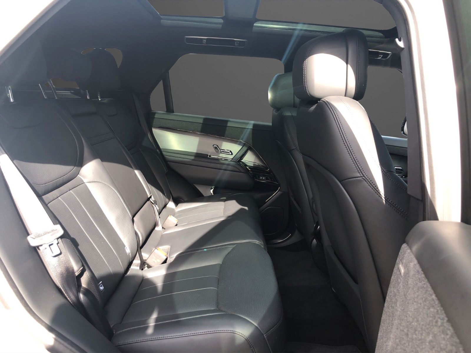 Fahrzeugabbildung Land Rover Range Rover Sport P440 Dynamic HSE Hybrid