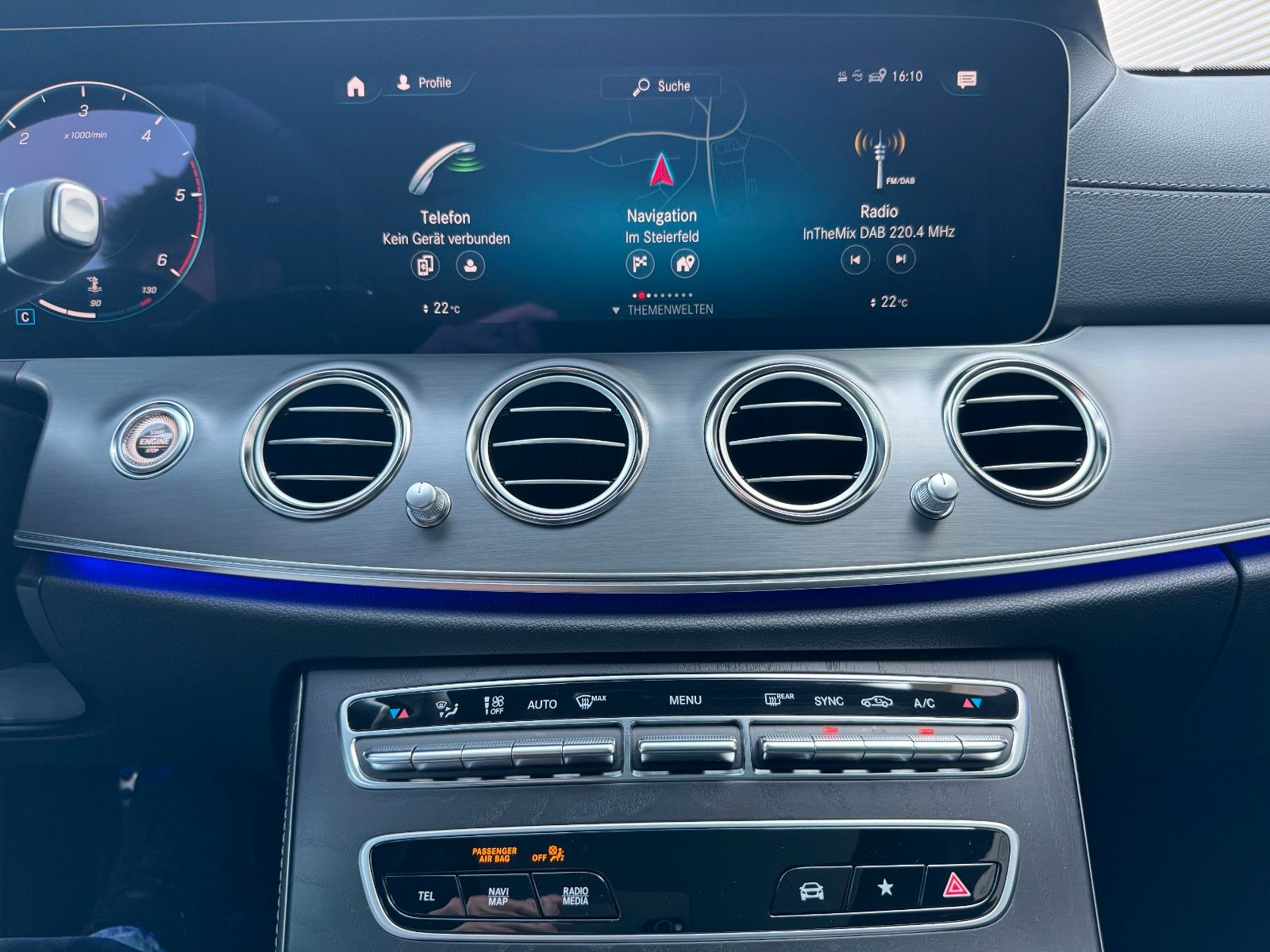 Fahrzeugabbildung Mercedes-Benz E 400d 4M AMG+Burm+Pano+AHK+Distr+Memory+Night