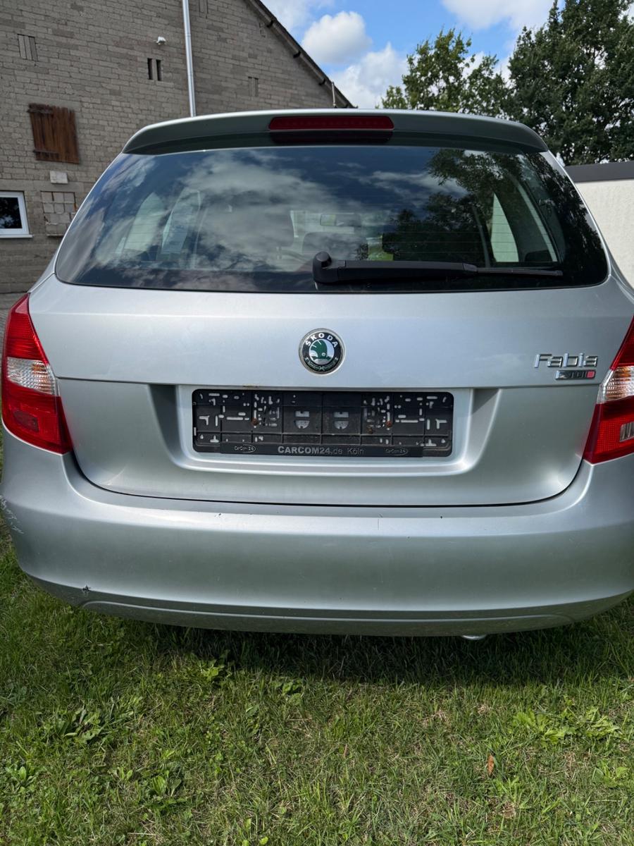Skoda Fabia 2010 — engine 1.422 cm³, 80 HP (59kW)