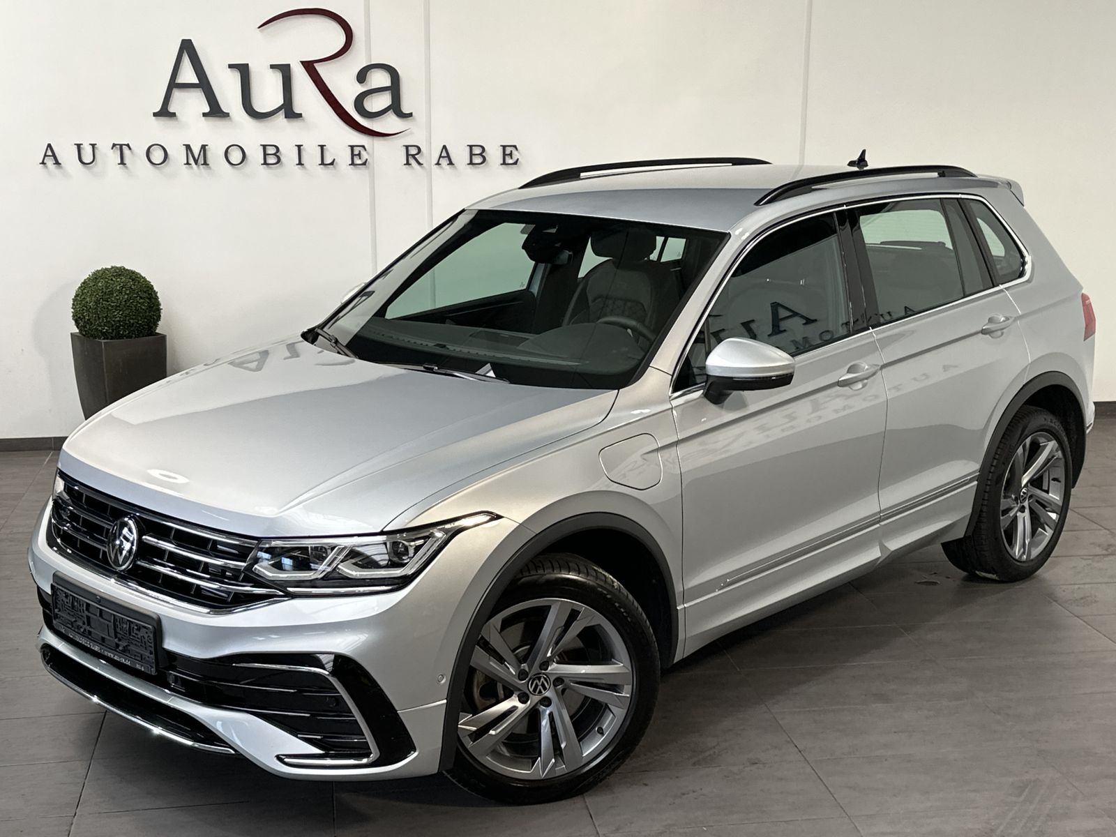Fahrzeugabbildung Volkswagen Tiguan 1.4 TSI eHybrid R-Line NAV+MATRIX+360°+PP