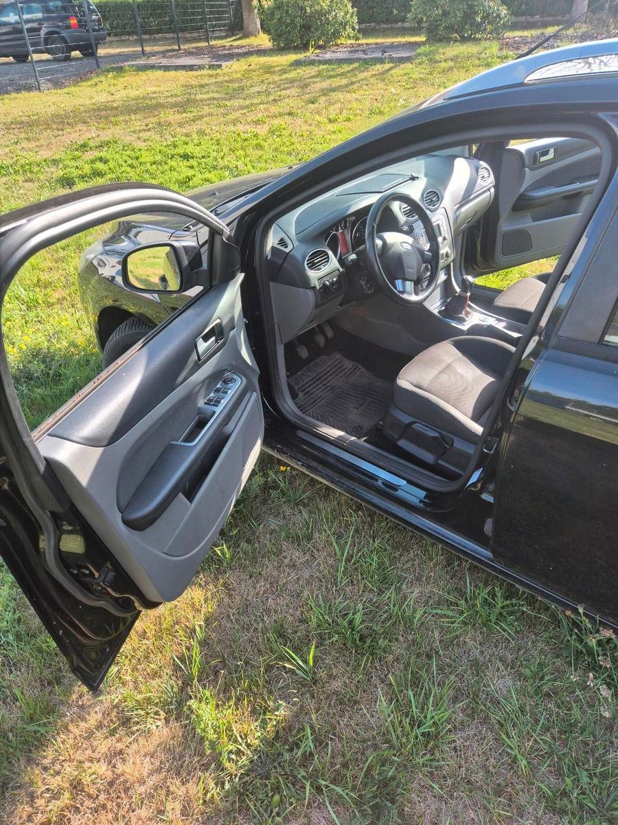 Ford Focus 2011 — photo 6