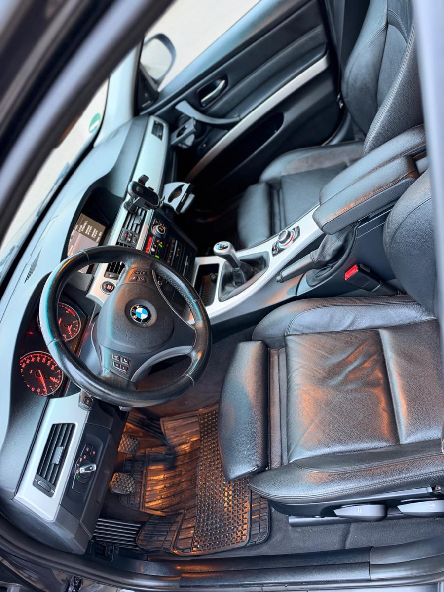 BMW 320 2010 — photo 10