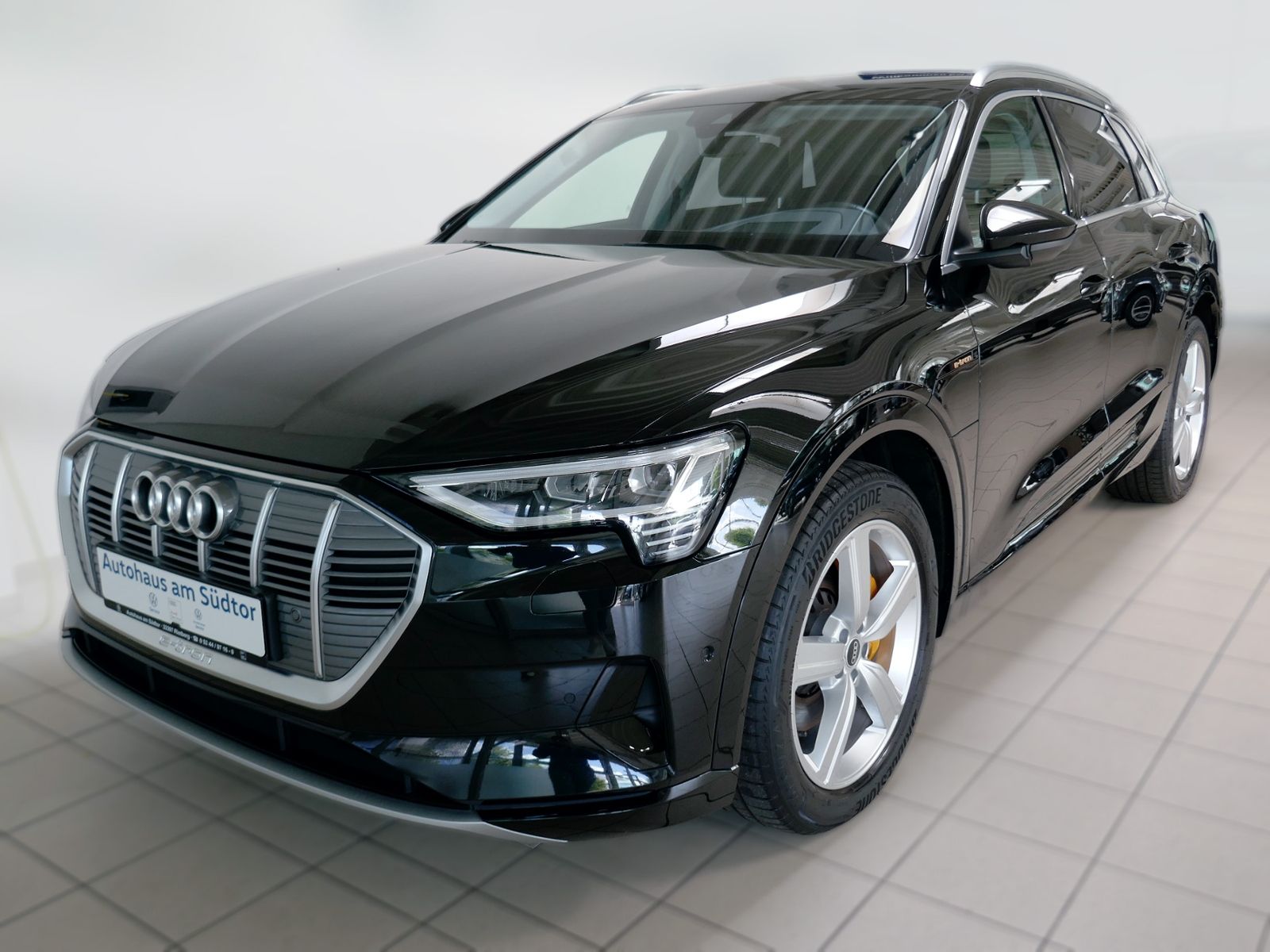 Fahrzeugabbildung Audi e-tron advanced 55 quattro 300kW | LED RFK CCS