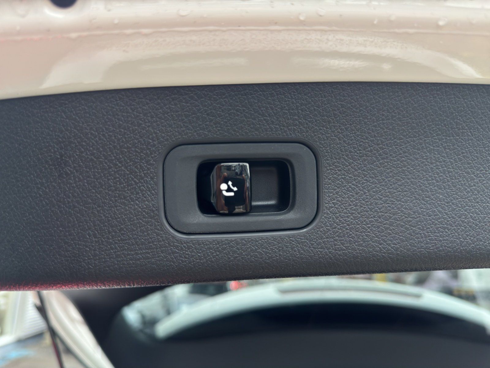 Fahrzeugabbildung Mercedes-Benz GLC 400 e 4MATIC+AMG-Line+AIRMATIC+AHK+DISTRONIC