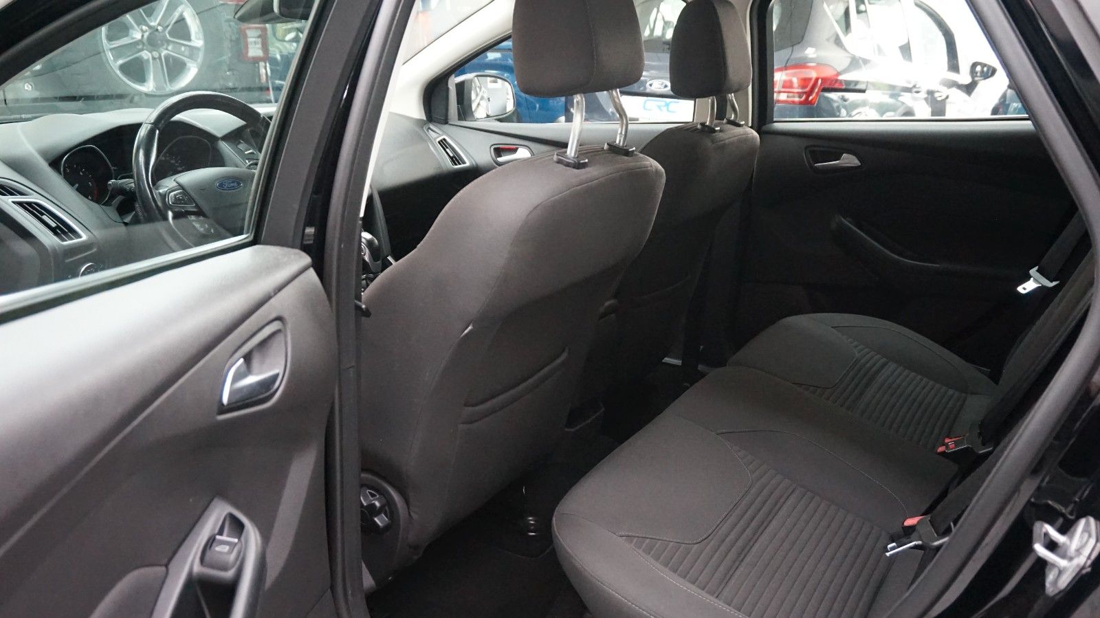 Fahrzeugabbildung Ford Focus Turnier Titanium  4,4L / 100 Verbrauch