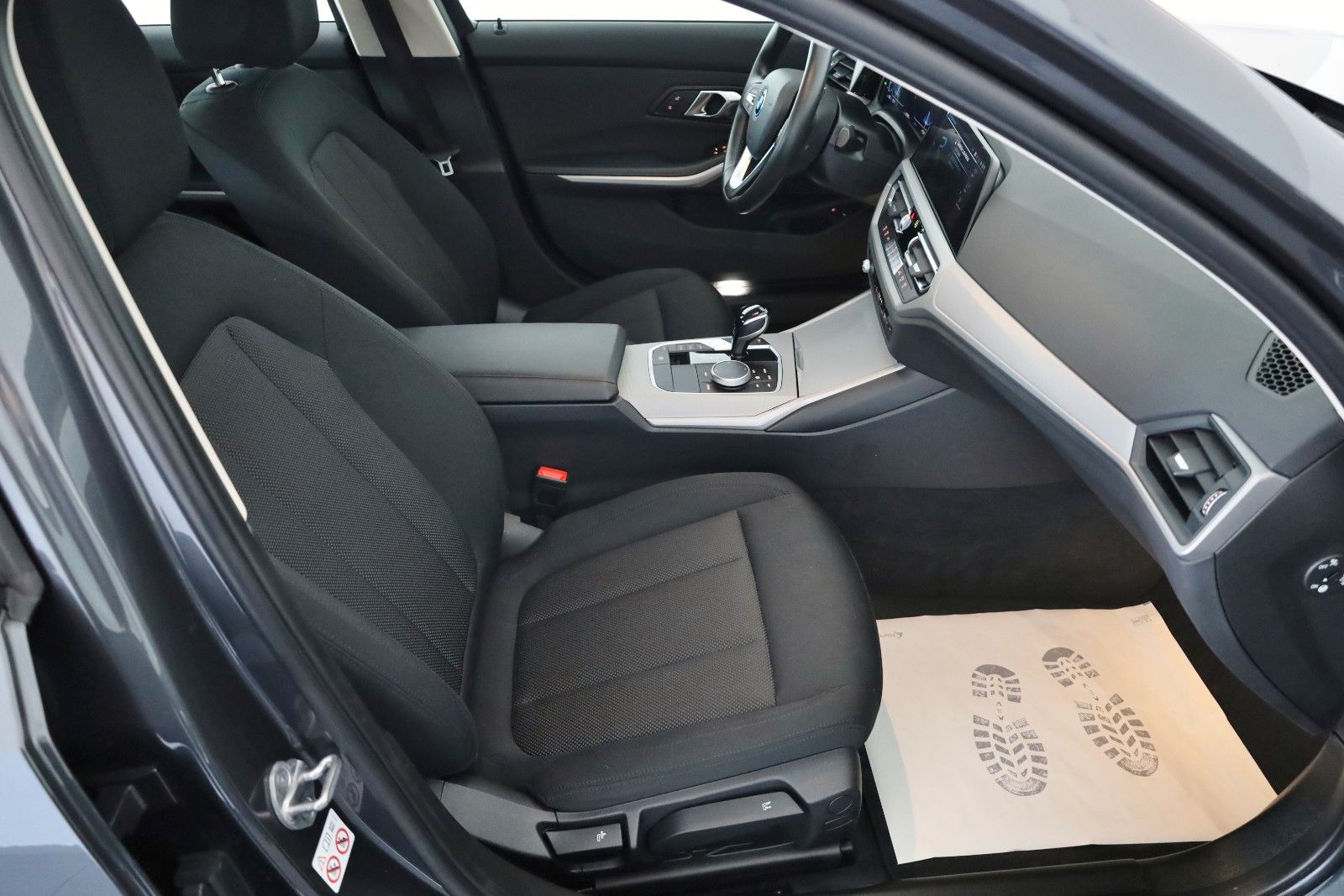Fahrzeugabbildung BMW 330 e Advantage Touring,Navi,LED,Kamera,Carplay