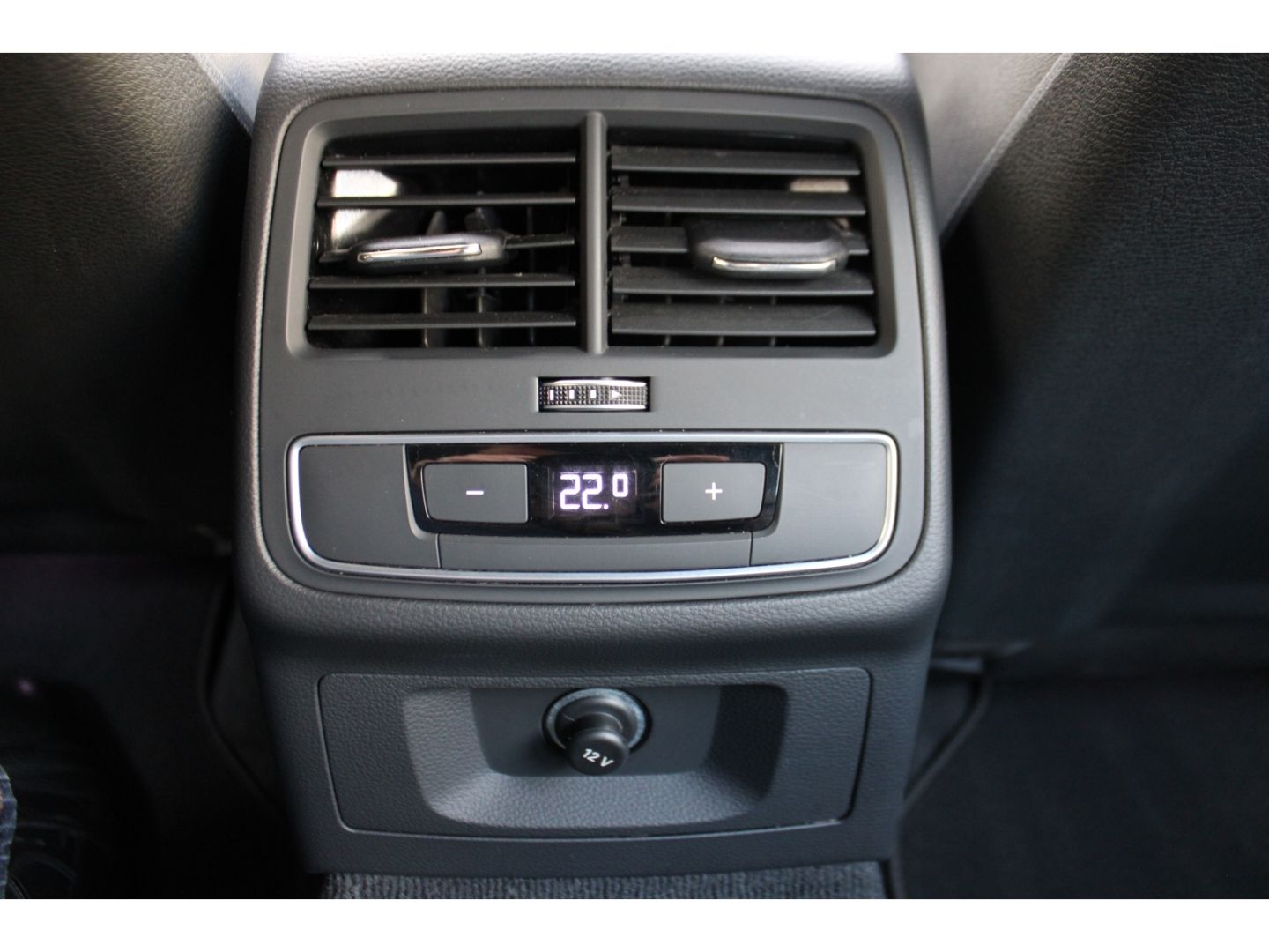 AUDI A4 35 TDI S-Tronic advanced Avant LED Navi DAB V - Image 28