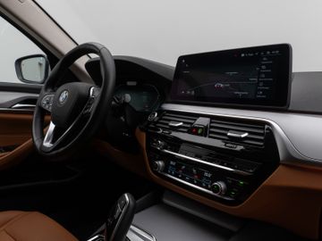 Fahrzeugabbildung BMW 530d Tour HUD ACC Kamera DAB  Komfortzugang