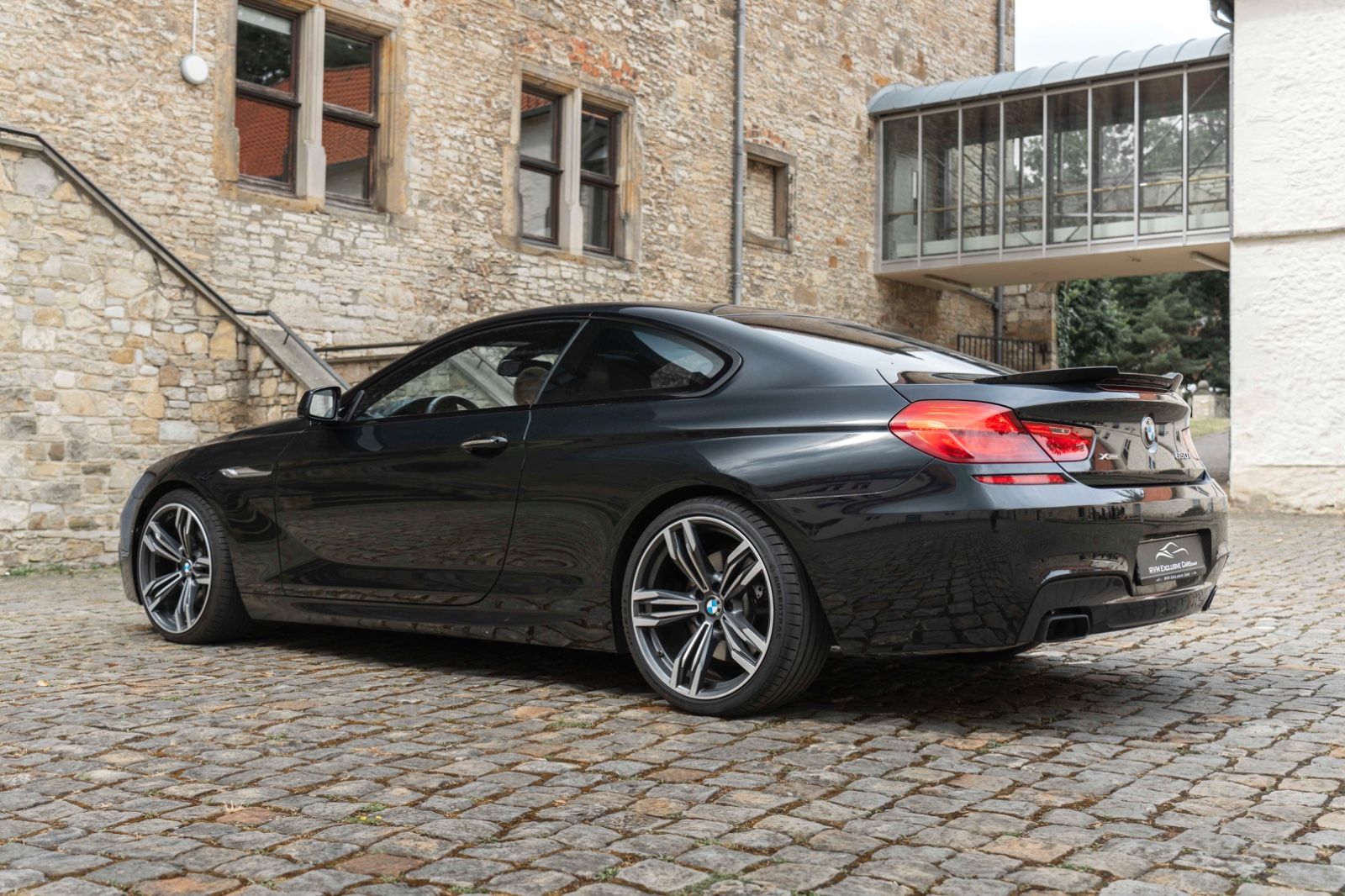 Fahrzeugabbildung BMW 650i xDrive Coupé M-SPORTPAKET HUD H&K LED KAM