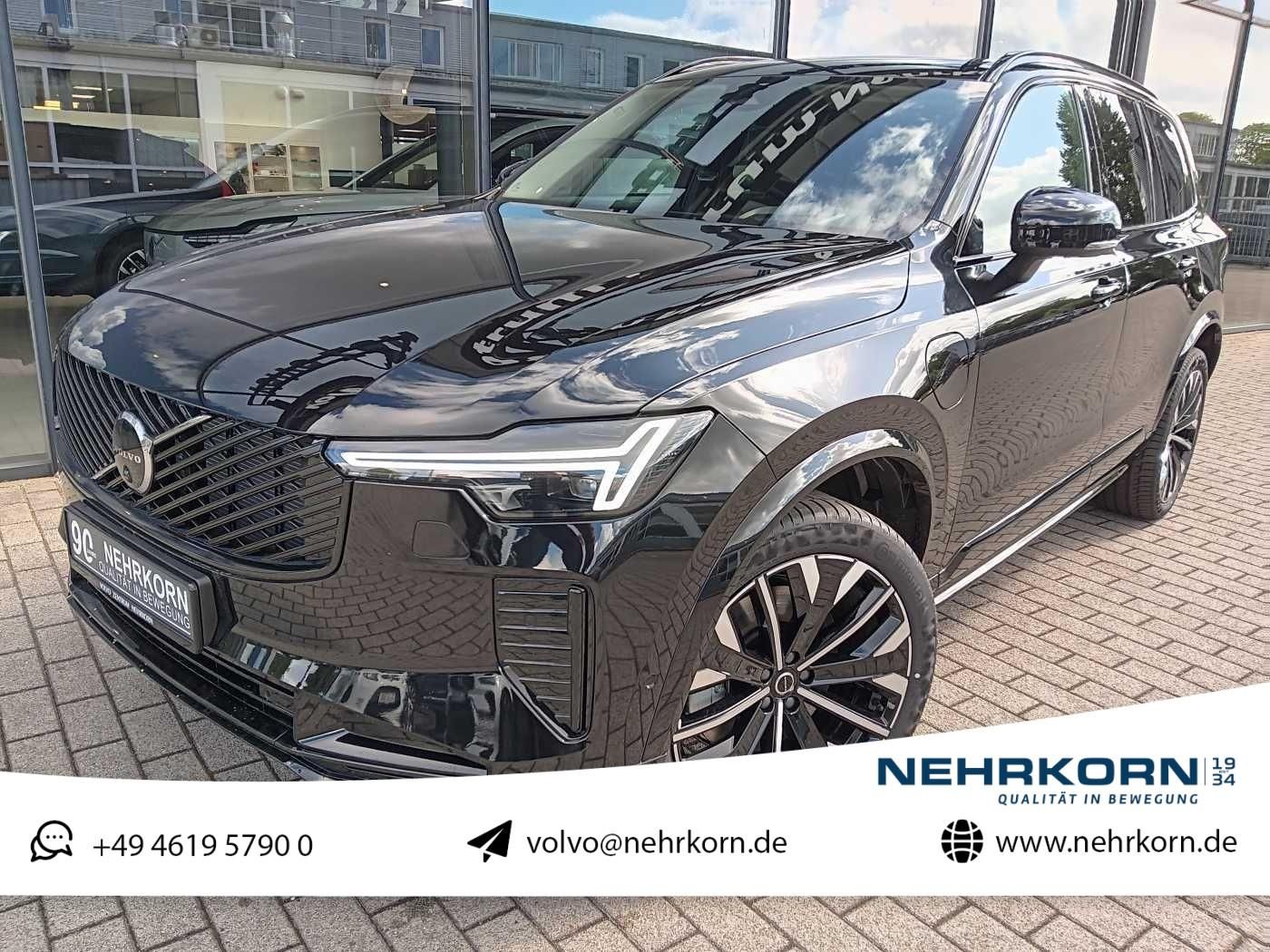 Fahrzeugabbildung Volvo XC90 T8 AWD Plug-in Hybrid Plus Dark