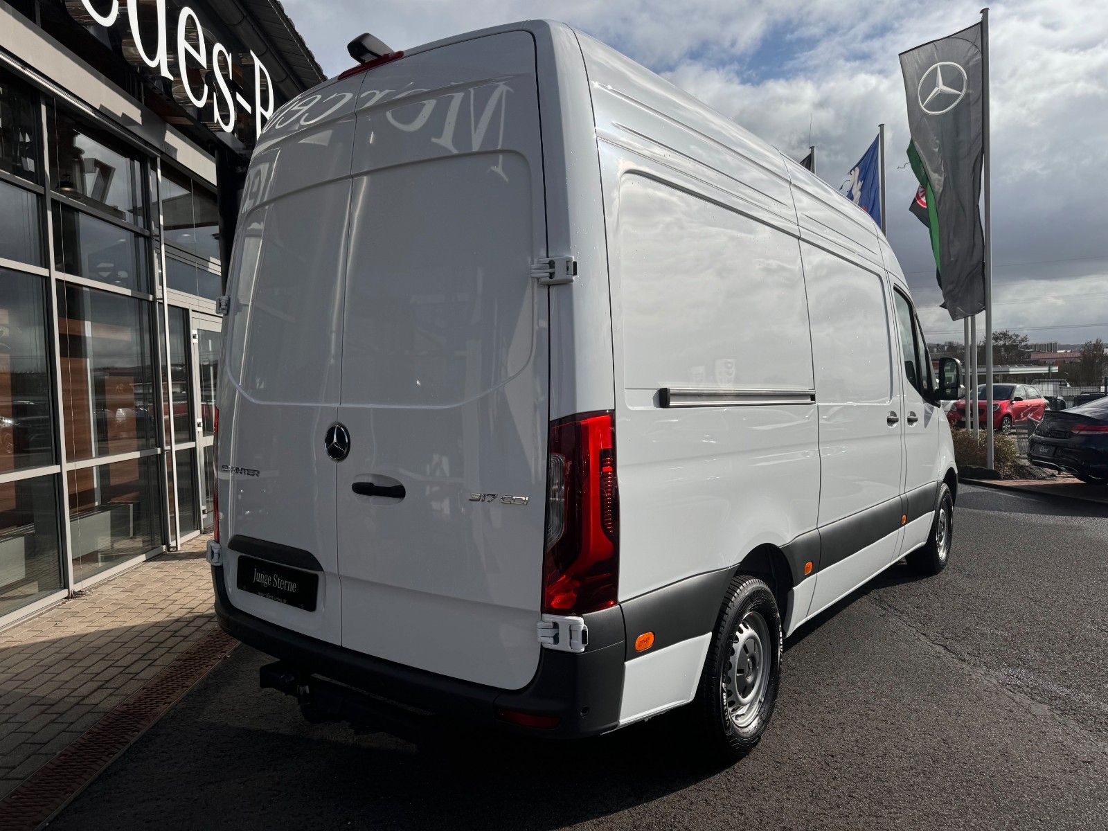 Fahrzeugabbildung Mercedes-Benz Sprinter 317 CDI 3665 9G DISTRONIC AHK