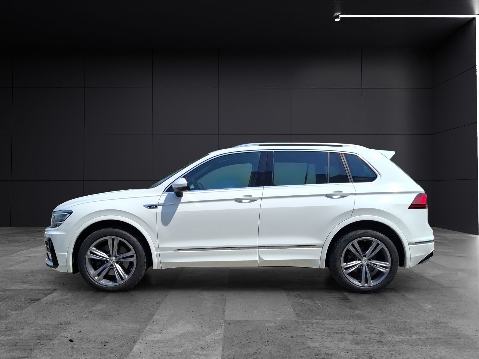 Fahrzeugabbildung Volkswagen Tiguan TSI R-Line DSG 4M LED AHK Navi Pano HUD A