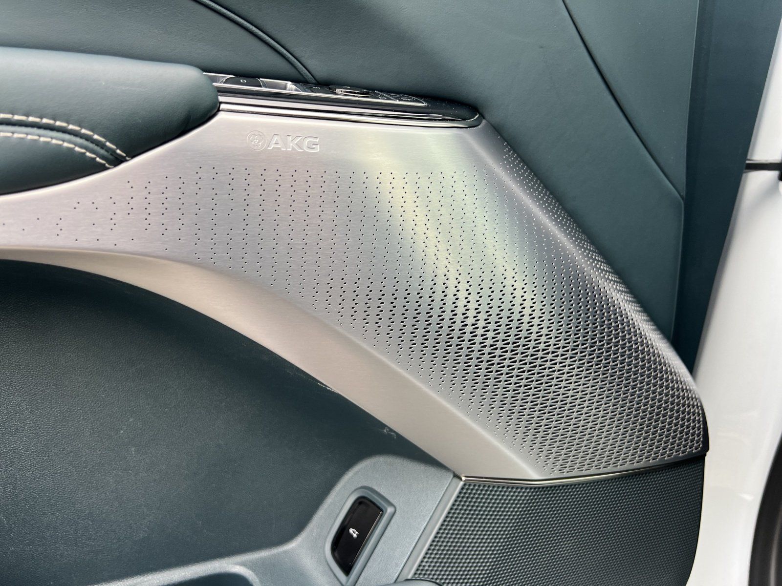 Fahrzeugabbildung Cadillac Lyriq AWD Sport/PANO-DACH/MASSAGE/AKG/ACC/360°KA