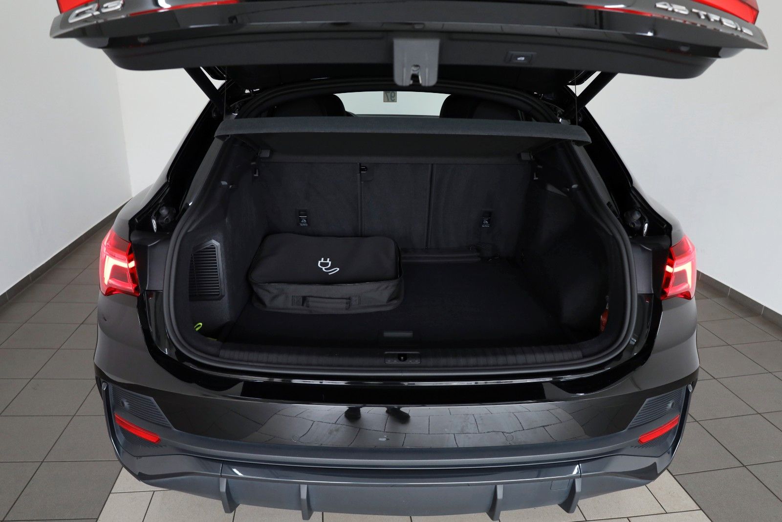 Fahrzeugabbildung Audi Q3 Sportback 45 TFSI e, Leder,Navi,SH,Kamera,AHK