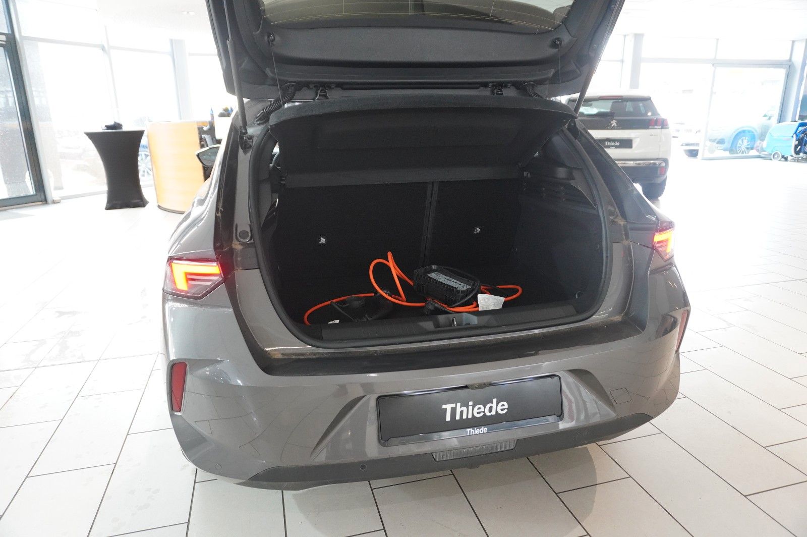 Fahrzeugabbildung Opel Astra L Lim. 1.6 HYBRID BUSINESS NAVI/LED/KAMERA