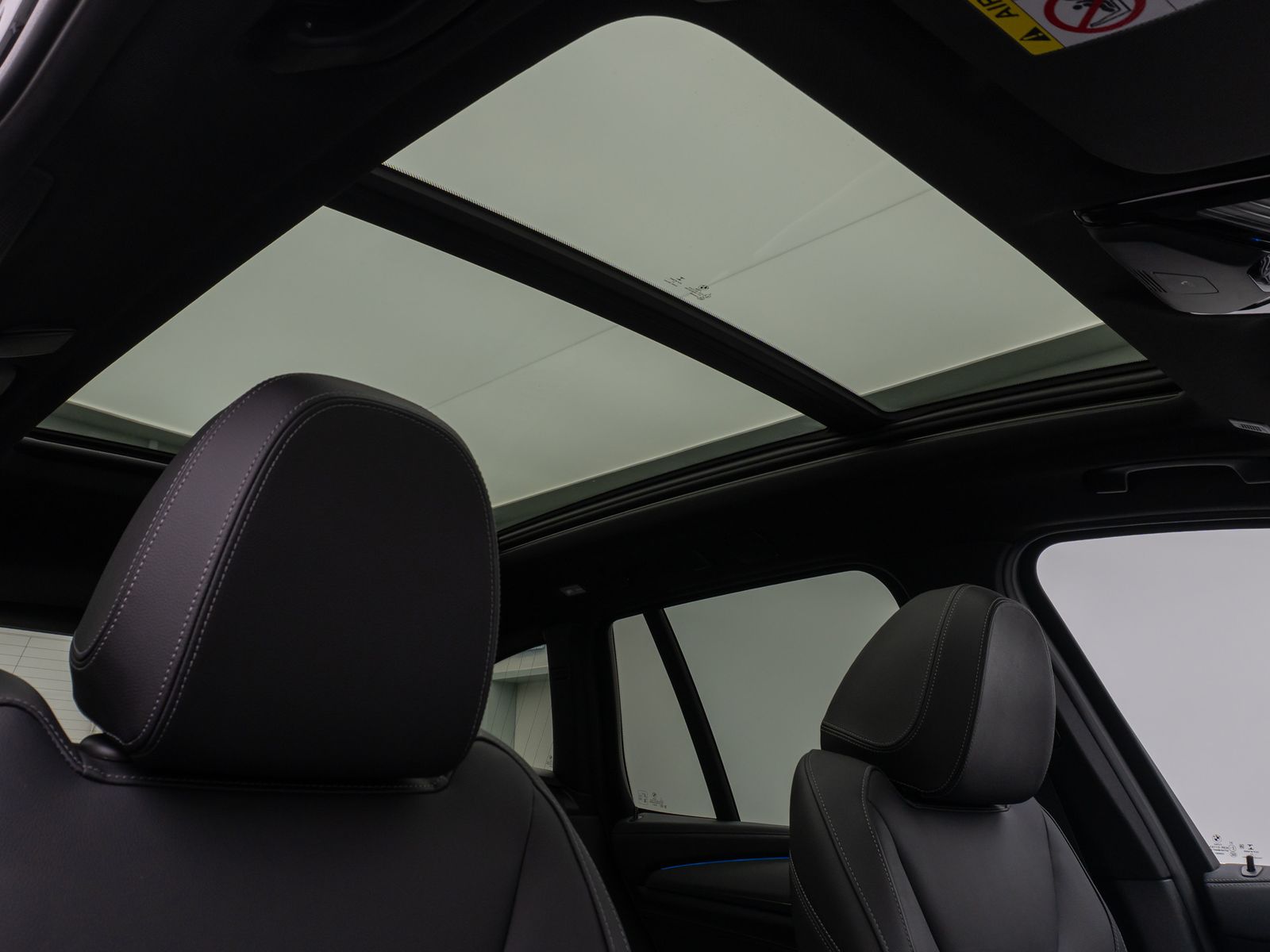Fahrzeugabbildung BMW iX3 Impressive Panorama 360°HUD DAB H/K Komfort
