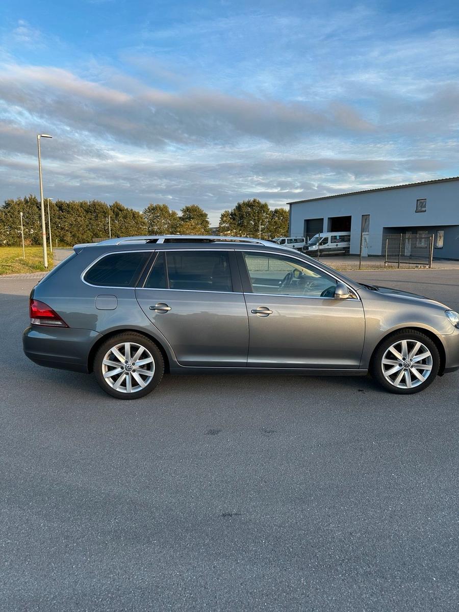 Volkswagen Golf 2011 — engine 105 HP (77kW)