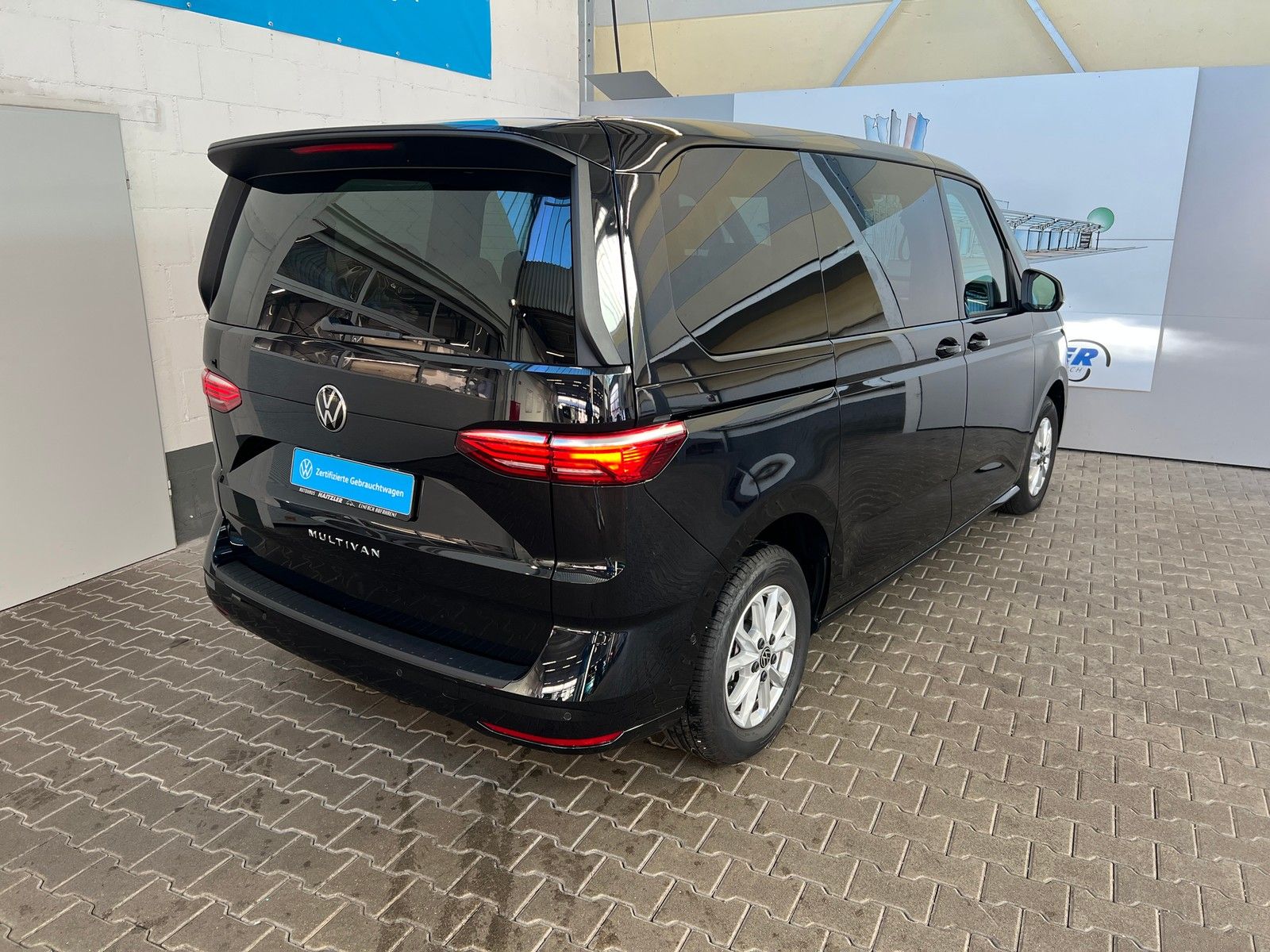 Fahrzeugabbildung Volkswagen T7 Multivan Life 2,0 TDI DSG +7 Sitzer +Easy Op