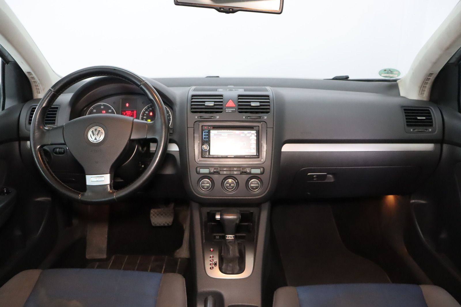 Fahrzeugabbildung Volkswagen Golf V 2.0 TDI DSG Tour HU 04.2028