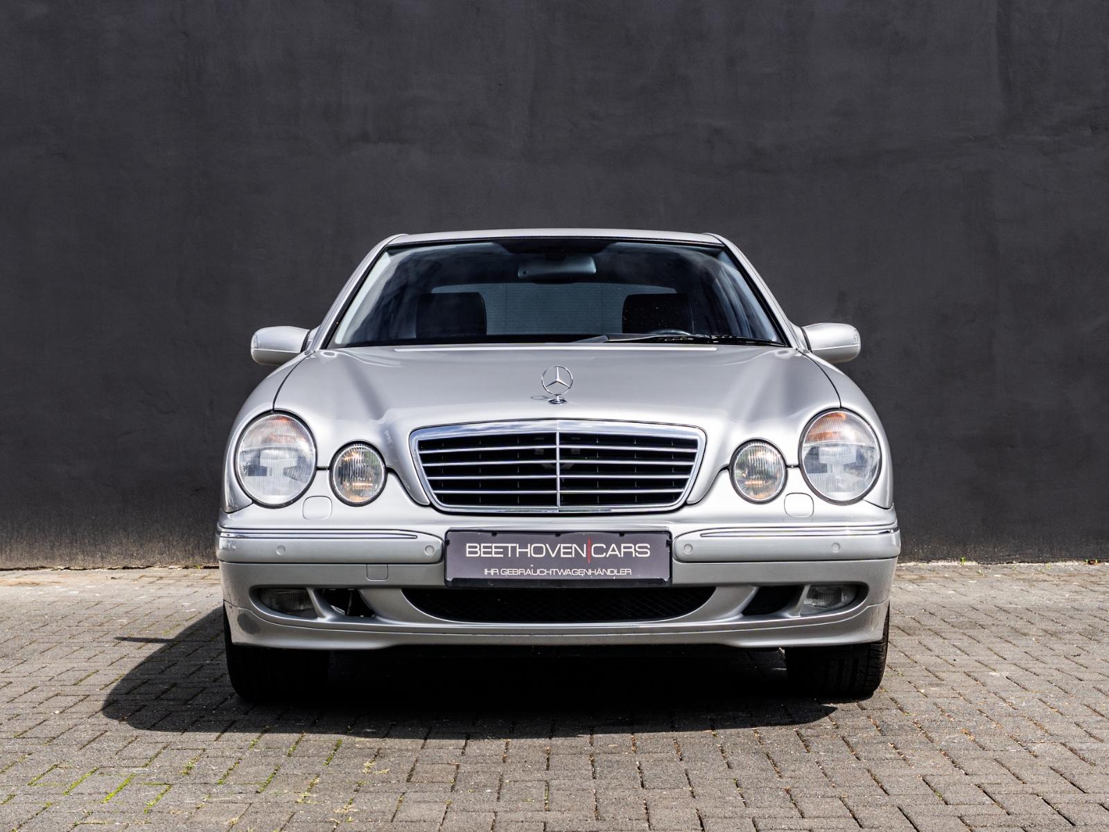 Mercedes-Benz E 280 4MATIC AVANTGARDE 1 HAND LEDER SD