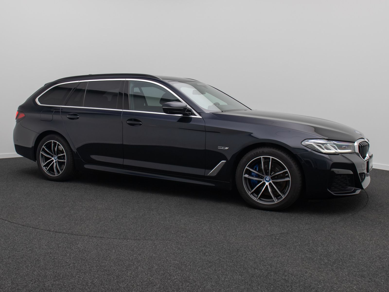 Fahrzeugabbildung BMW 530e M Sport 360&deg;Laser HUD DAB ACC Komfort Alarm
