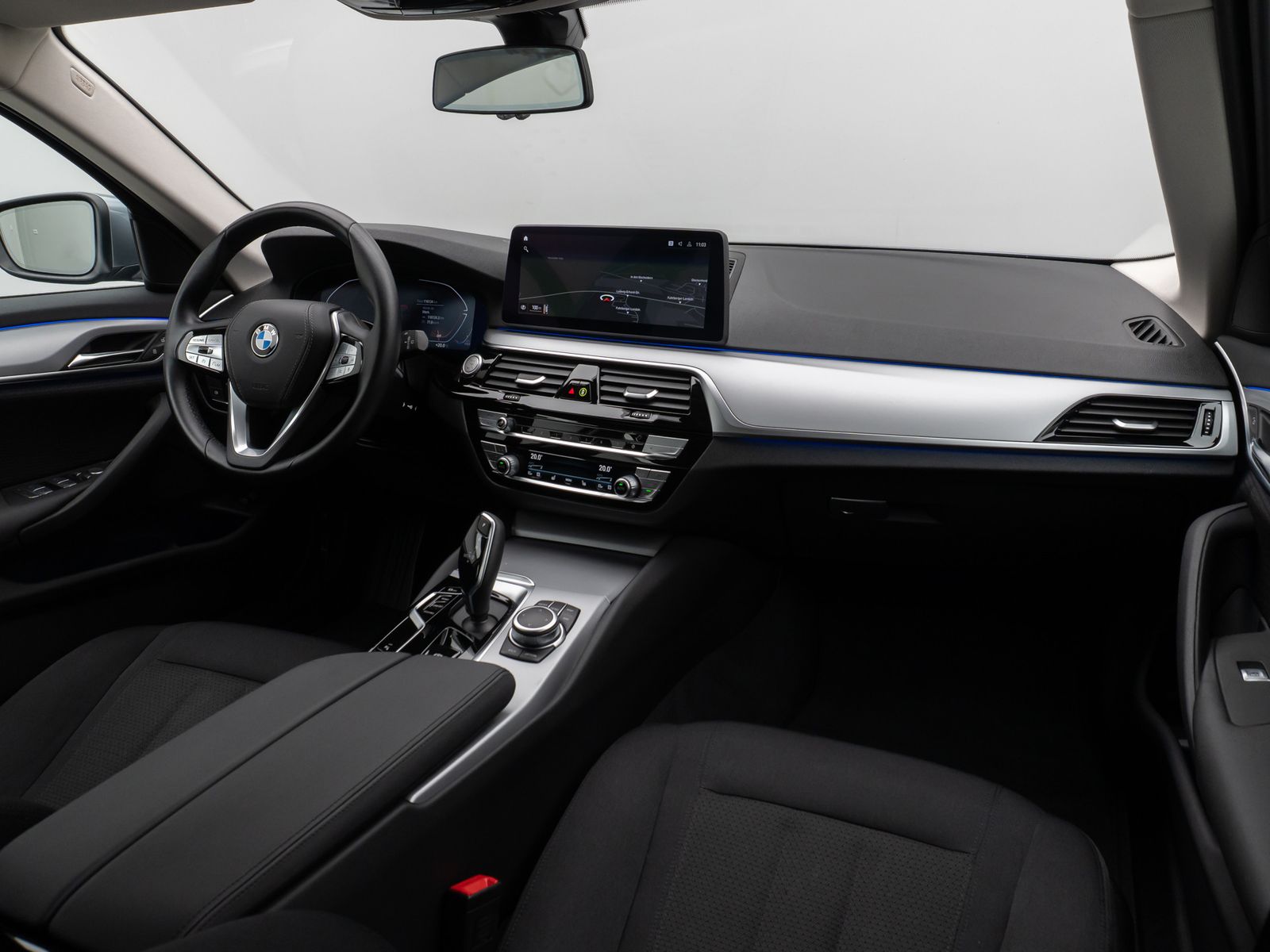 Fahrzeugabbildung BMW 520d Kamera HiFi HUD DAB WLAN Komfort Alarm AHK