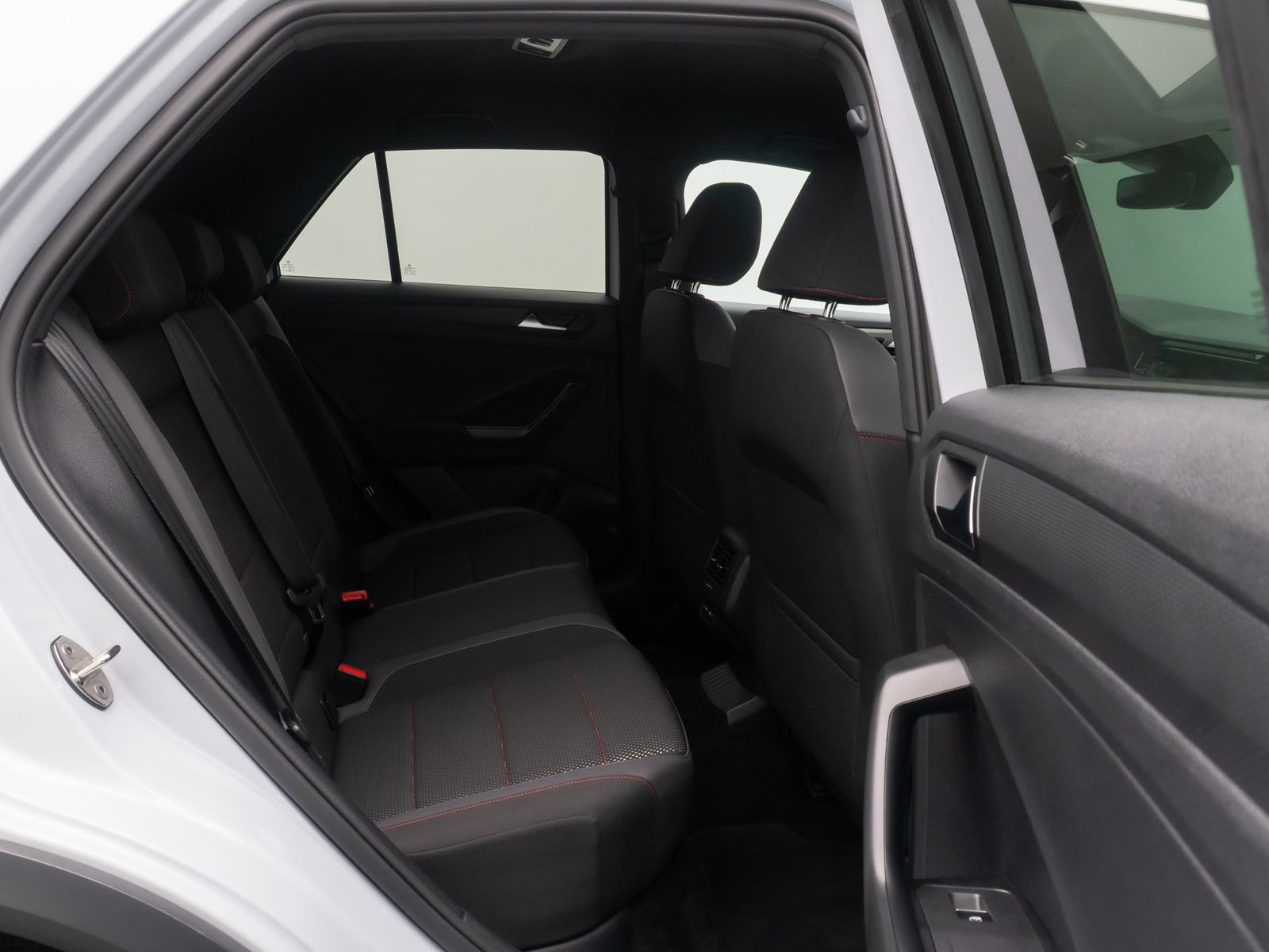 Fahrzeugabbildung Volkswagen T-Roc Sport ACC PDC HIFI Alarm FahrAssist DAB WR