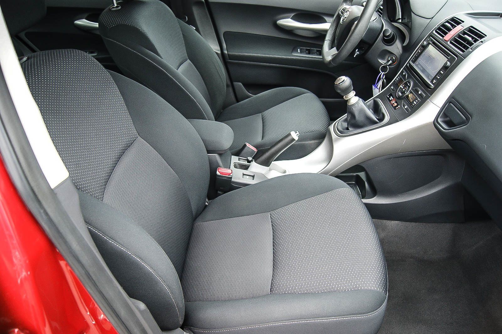 Fahrzeugabbildung Toyota Auris 1.6 Valvematic Travel NAVIGATION PDC 1HAND