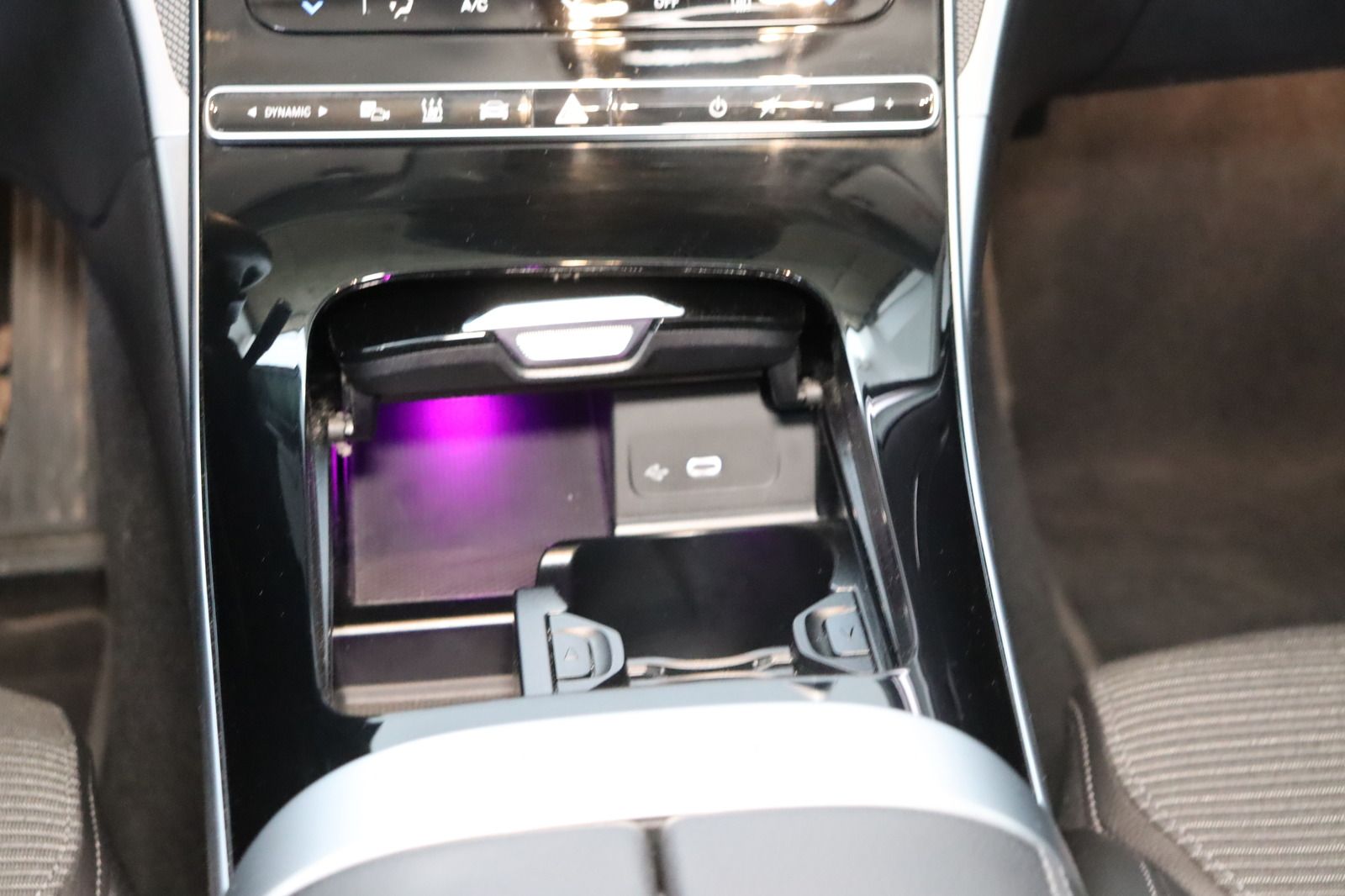 Fahrzeugabbildung Mercedes-Benz C 220 T d 4Matic Standhzg. * LED *