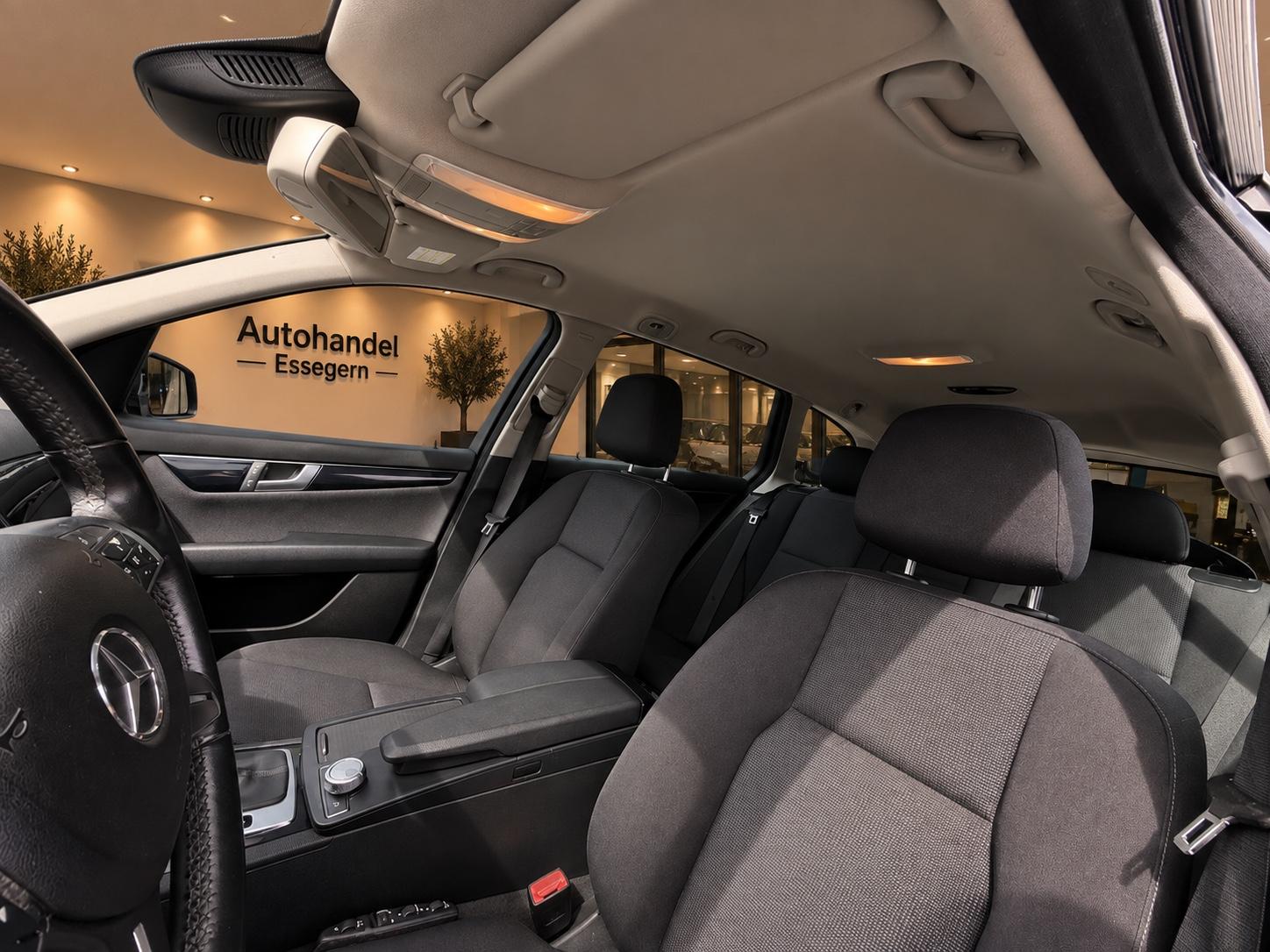 Mercedes-Benz C200 2011 — photo 20